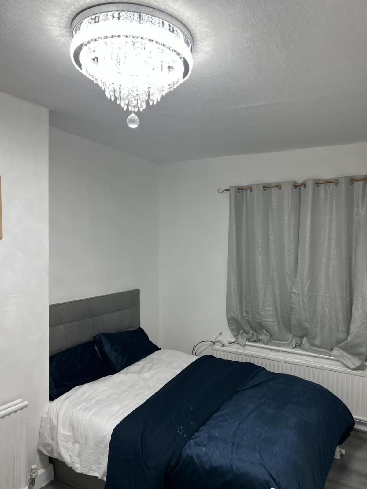 Double Room with Shared Bathroom photo 3