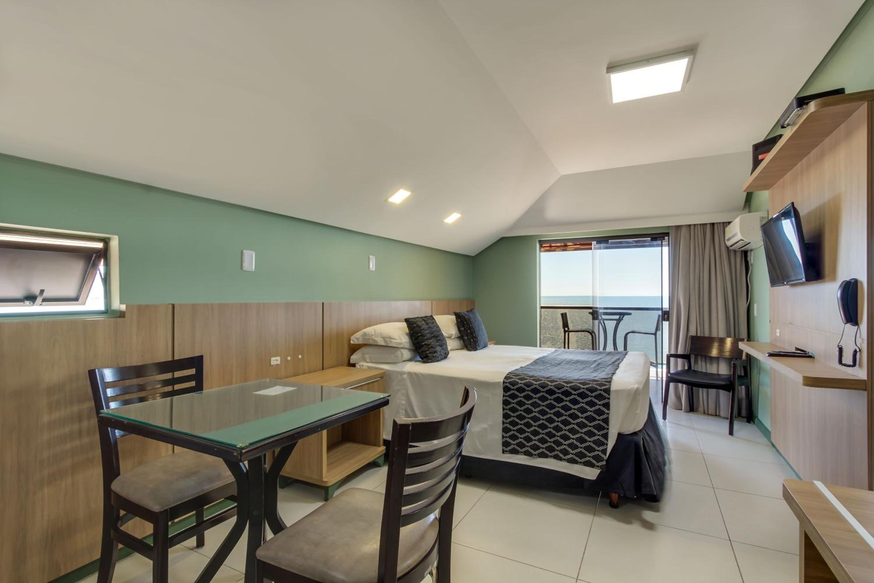 Double Room with Balcony and Sea View - Photo 4