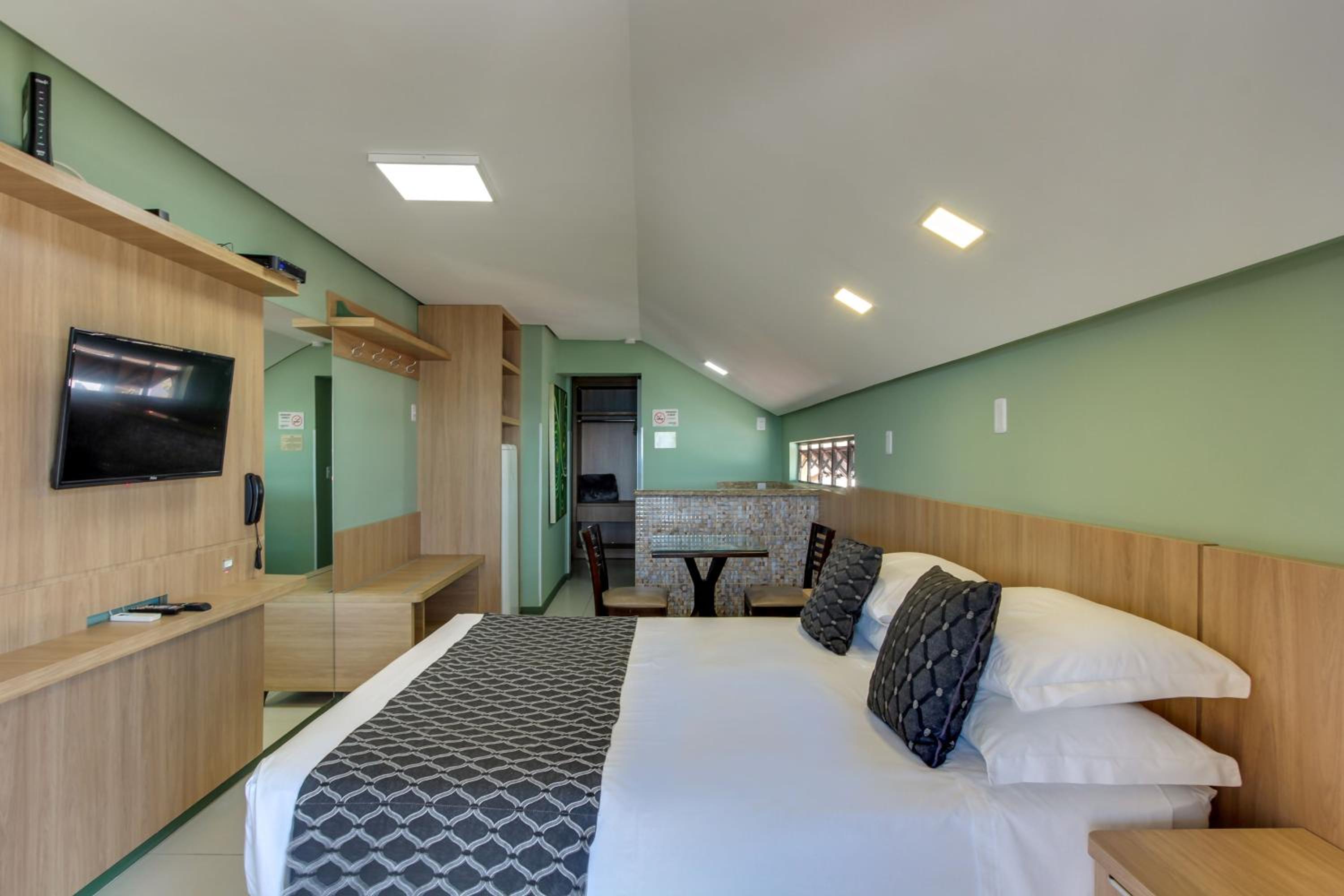 Double Room with Balcony and Sea View - Photo 3