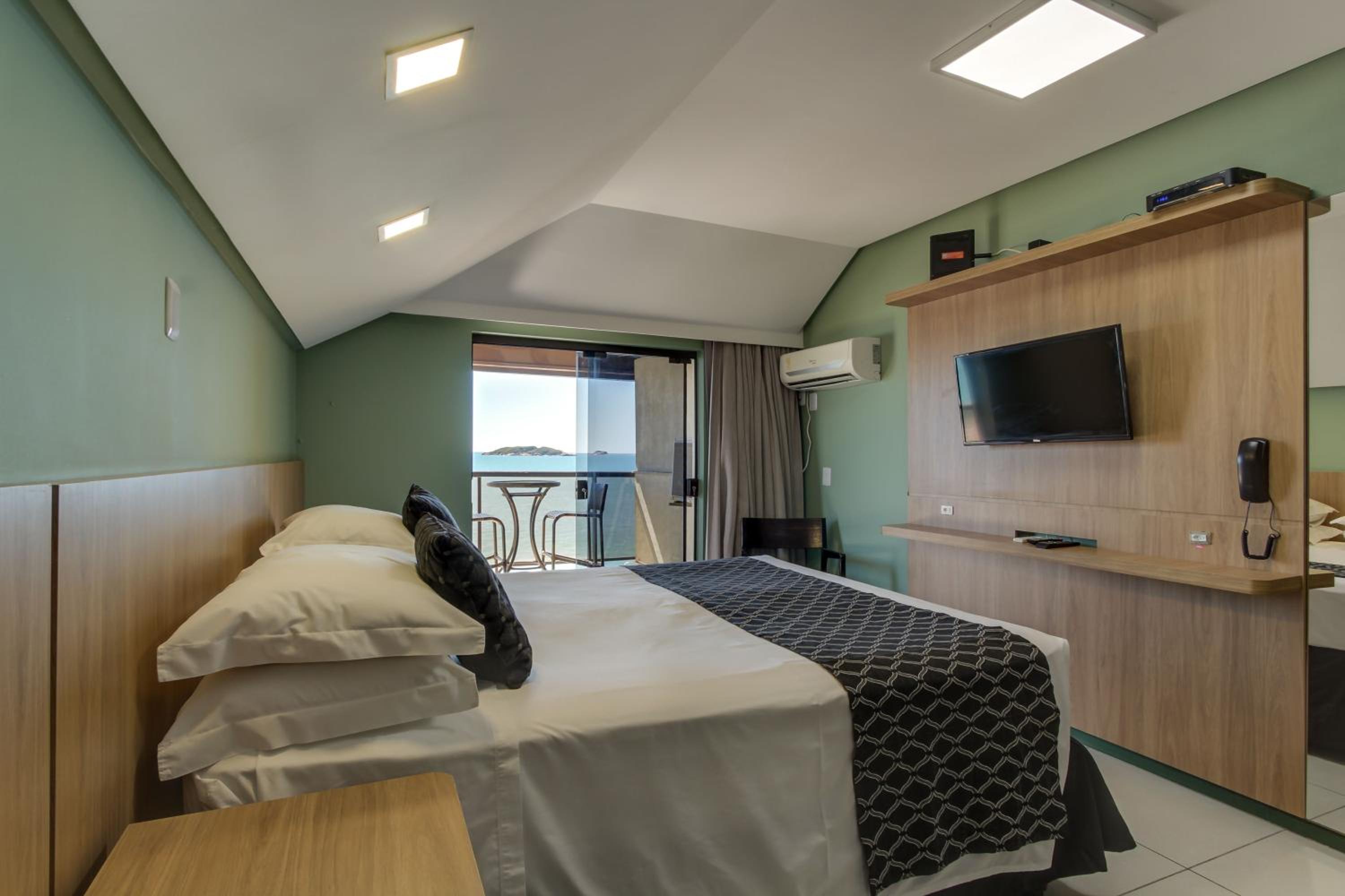 Double Room with Balcony and Sea View - Photo 1