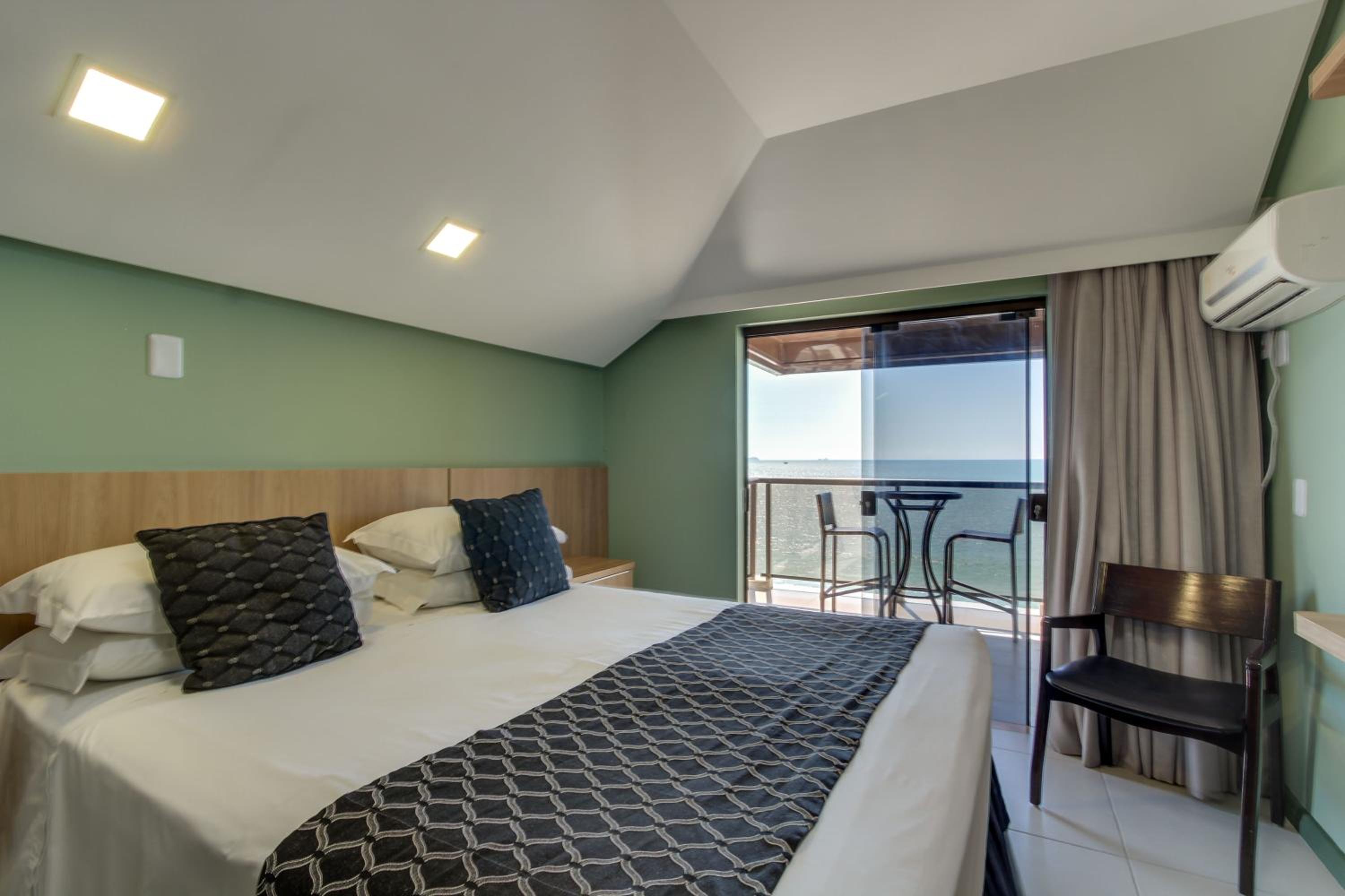 Double Room with Balcony and Sea View - Photo 6