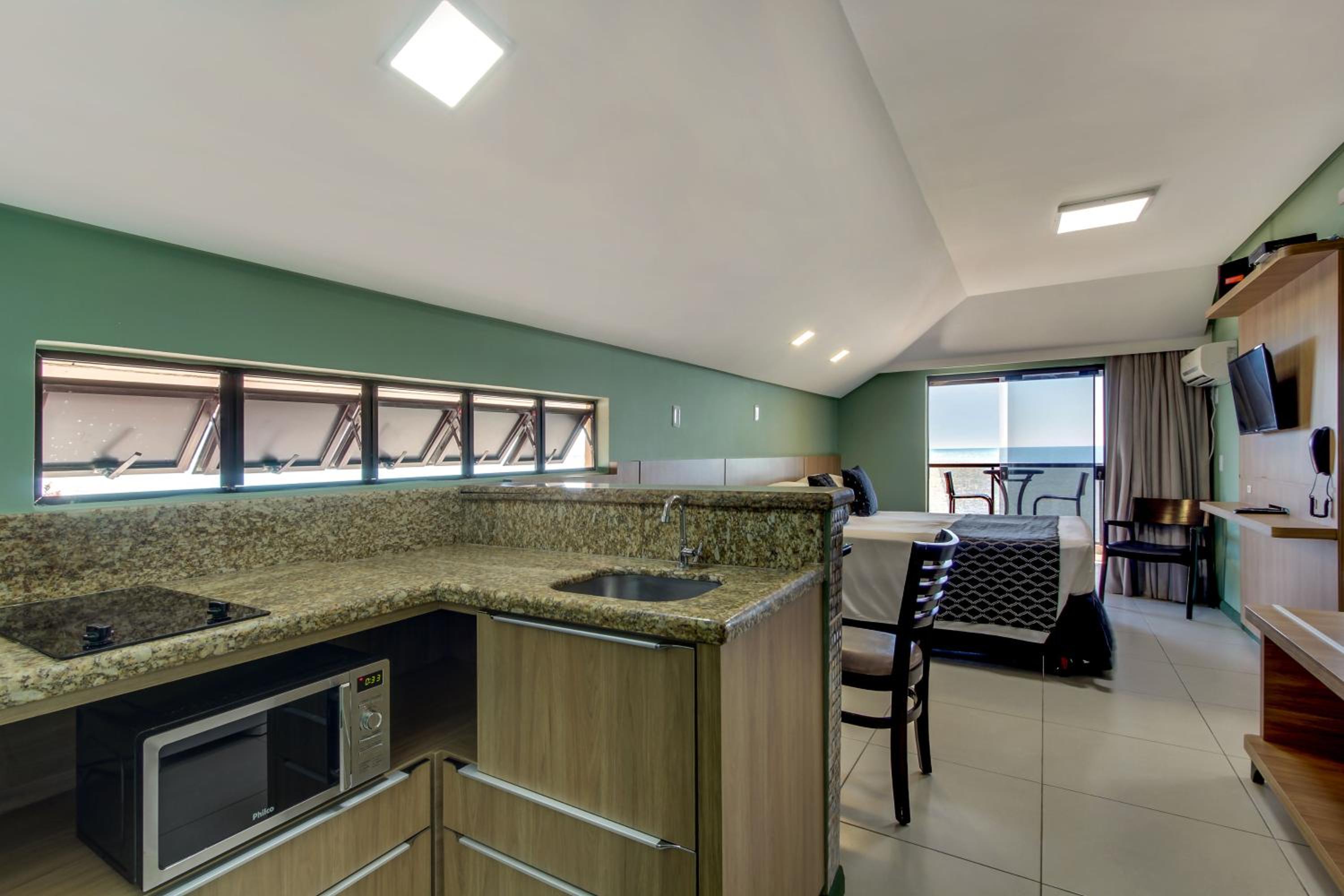 Double Room with Balcony and Sea View - Photo 2