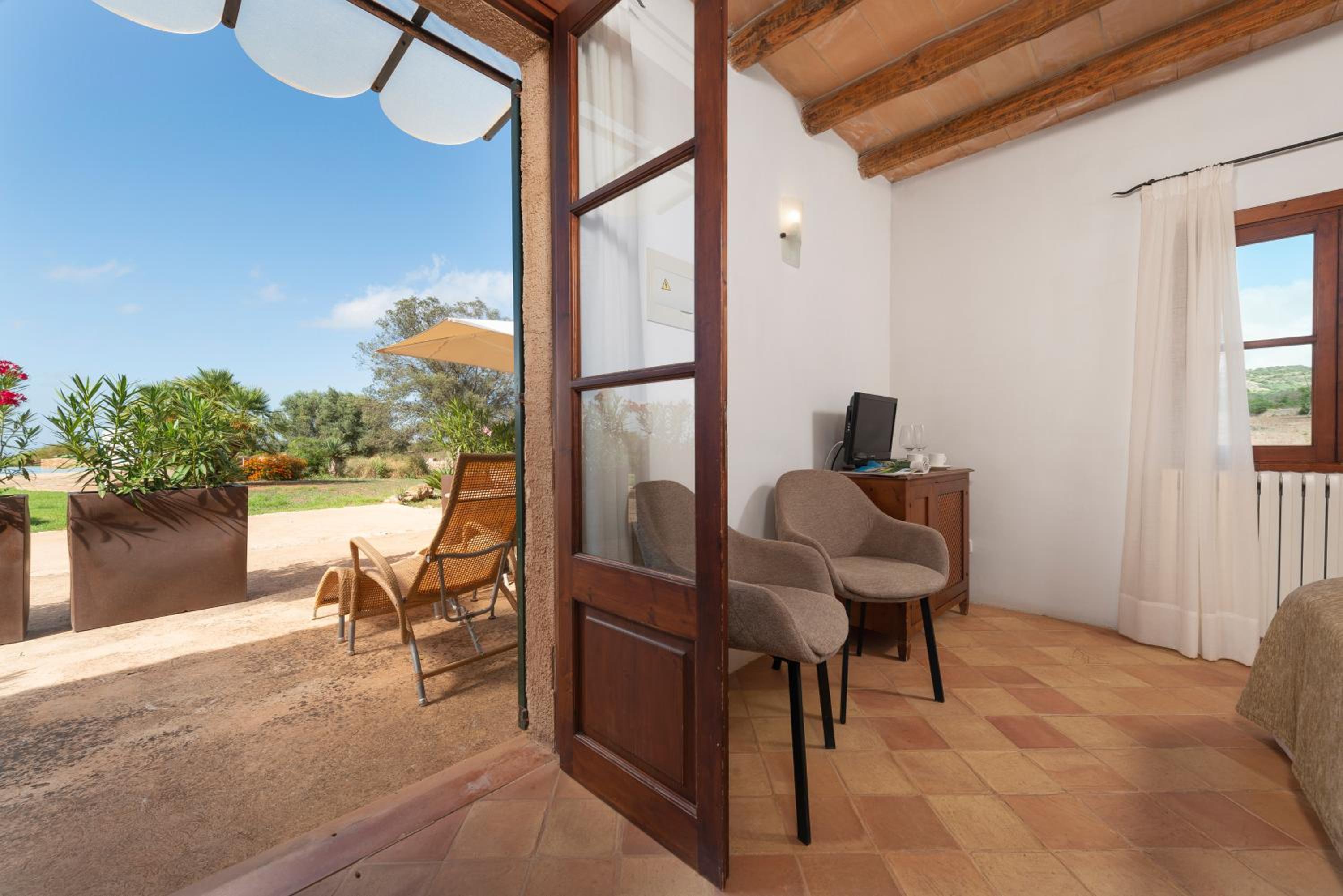 Double or Twin Room with Pool View photo 3