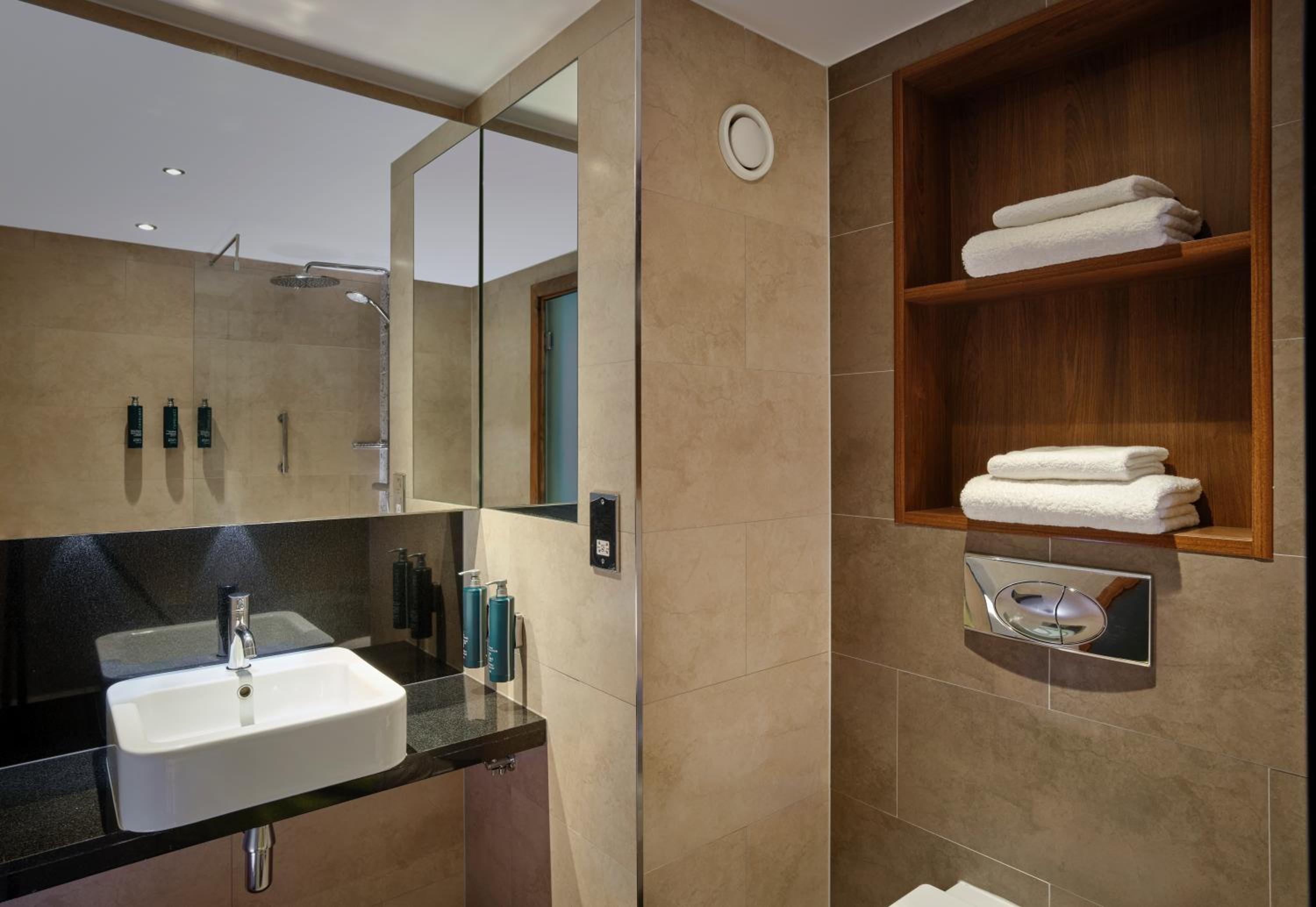 King Guest Room - Photo 4
