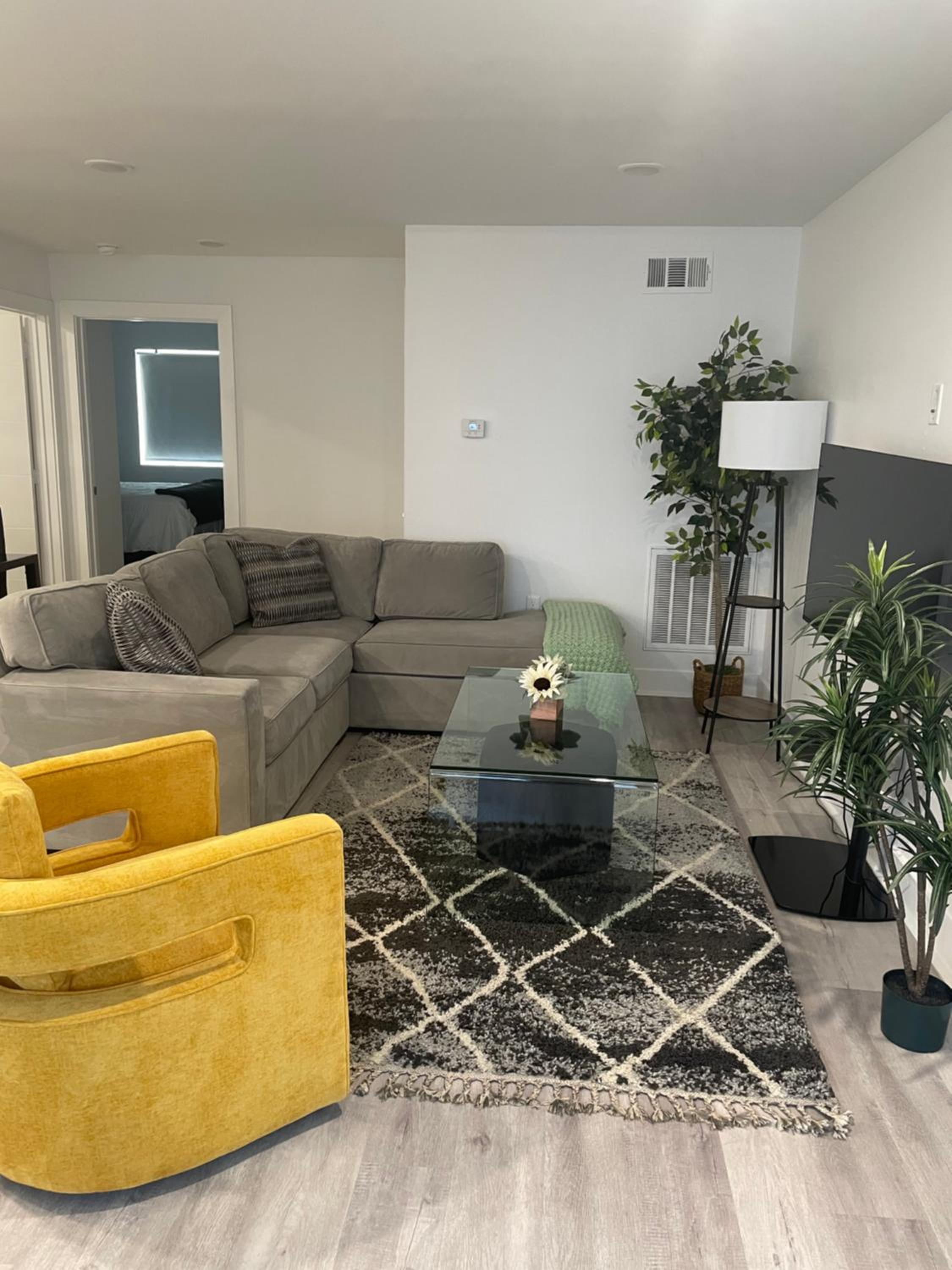 One-Bedroom Apartment - Non-Smoking photo 1