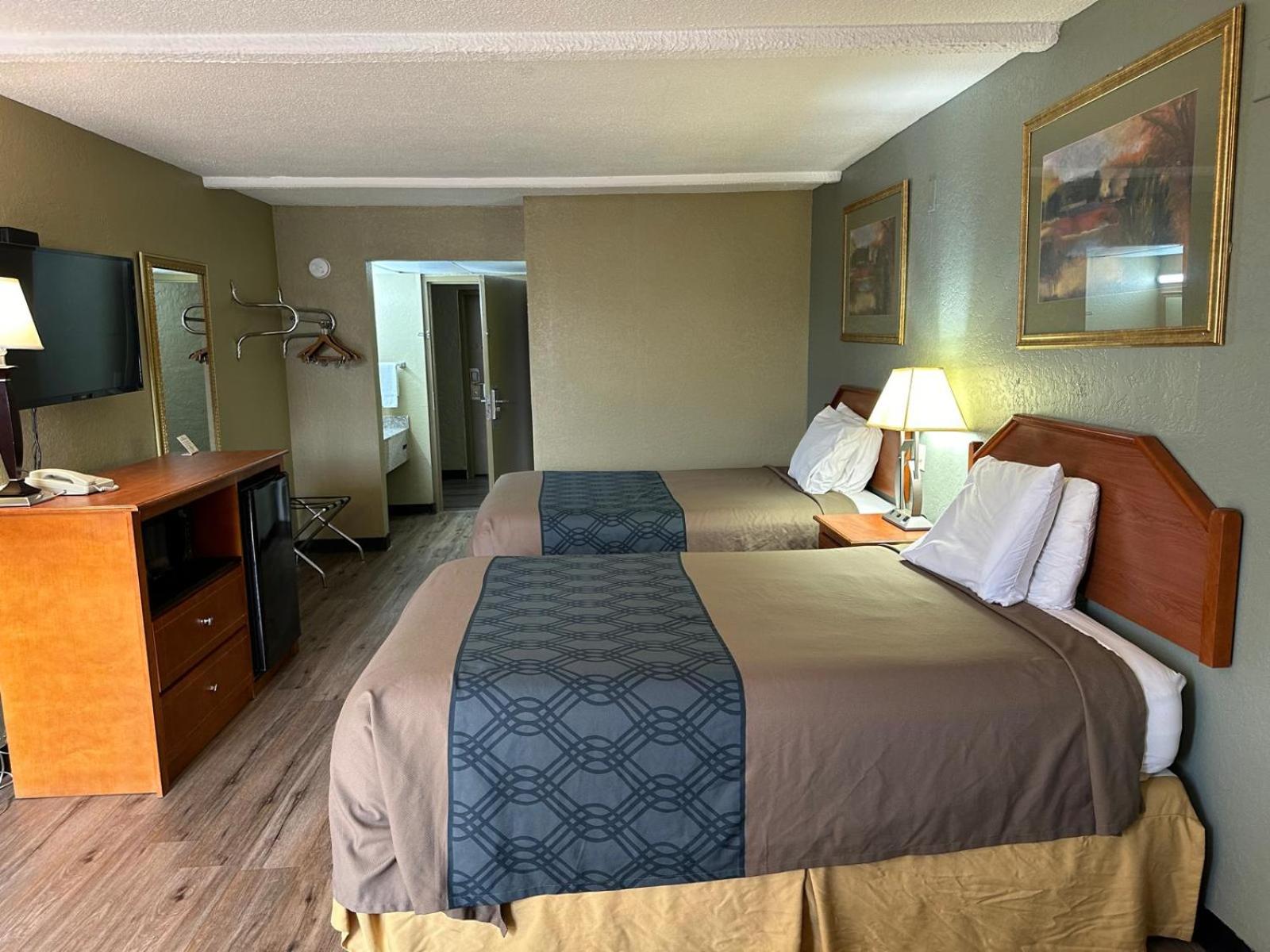 Double Room with Two Double Beds - Smoking - Photo 5