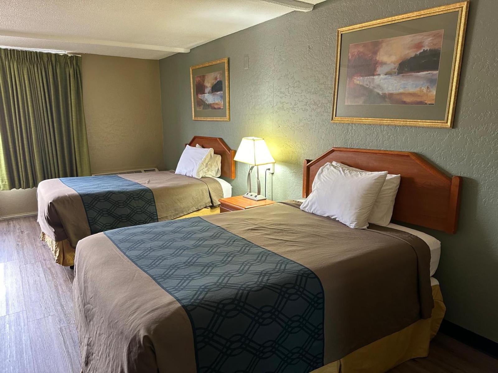 Double Room with Two Double Beds - Smoking - Photo 4
