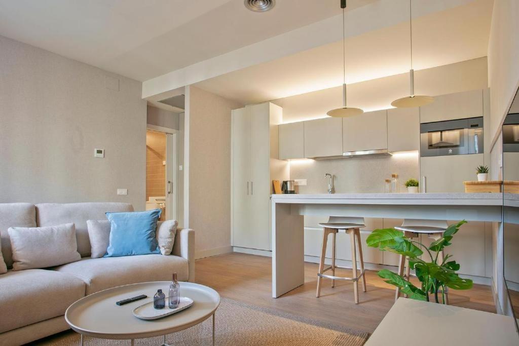 One-Bedroom Apartment photo 2