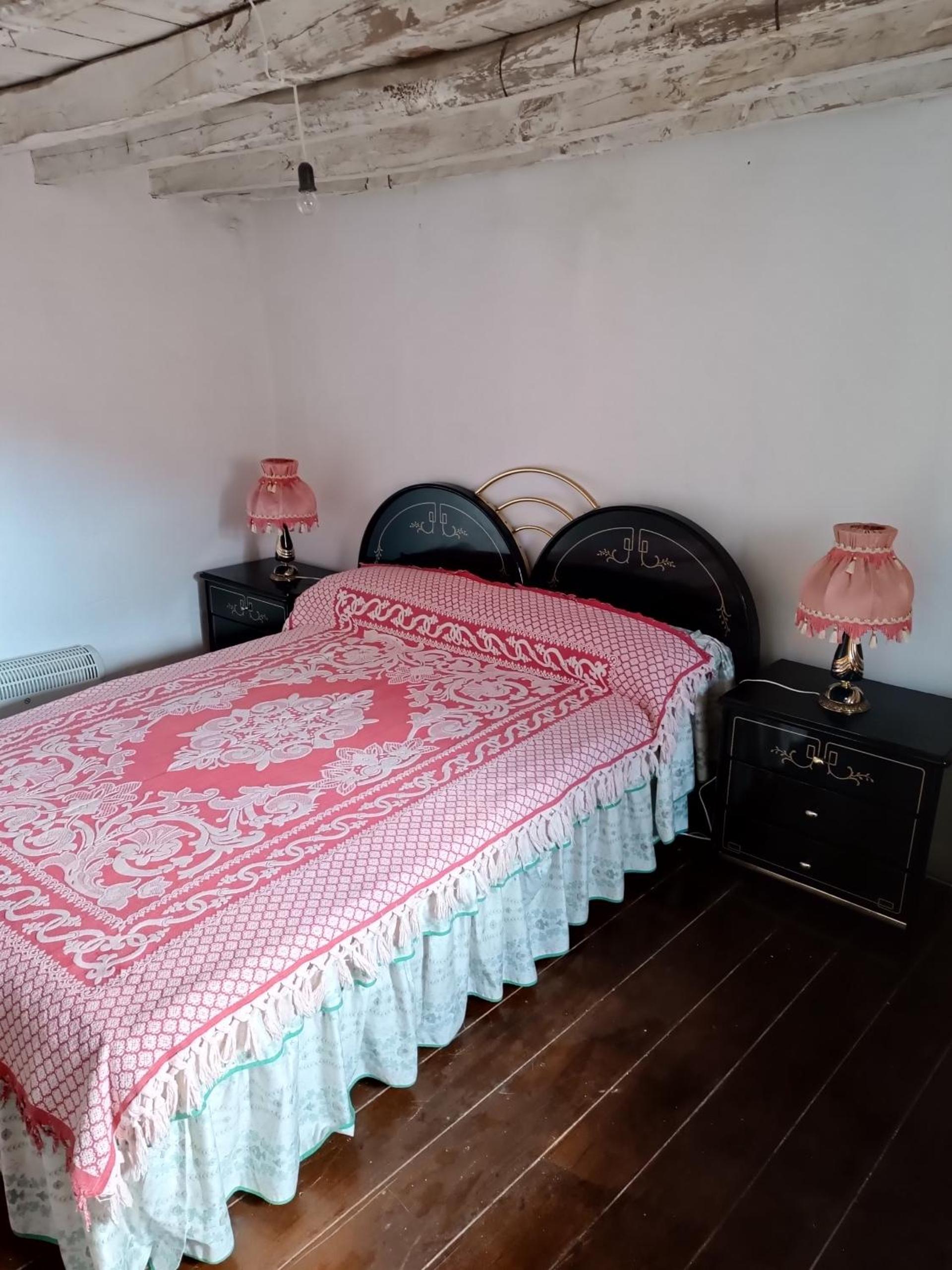 Double Room with Shared Bathroom photo 2