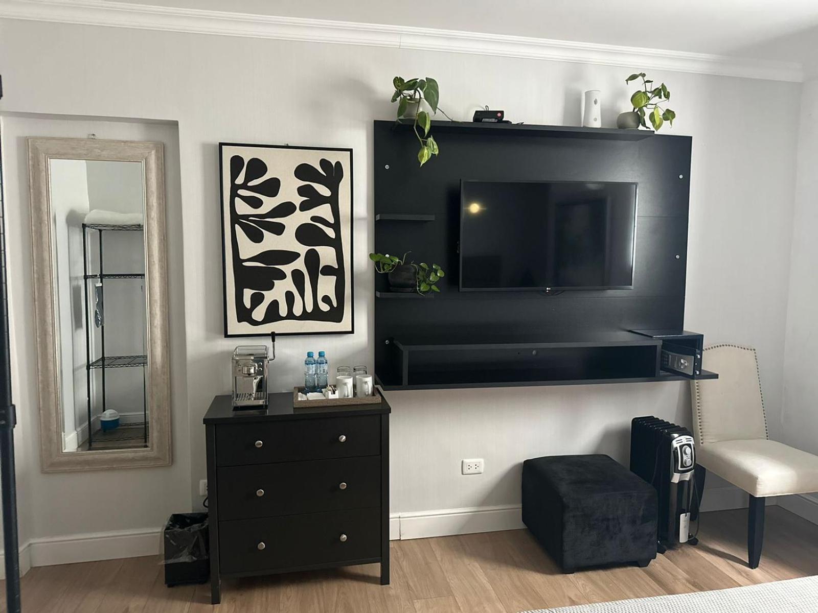 Deluxe King Room - Photo 1