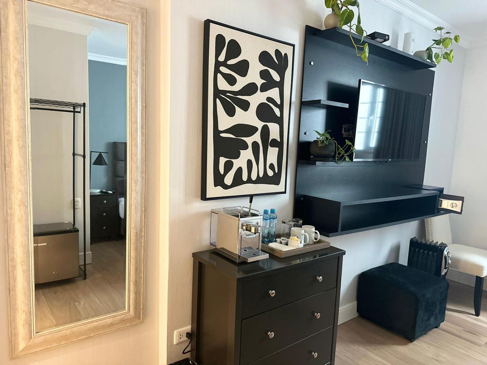 Deluxe King Room - Photo 6
