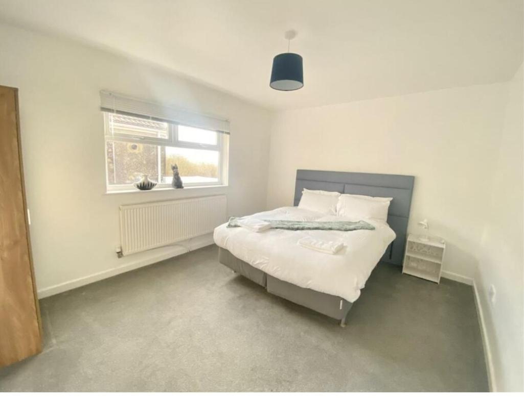 Three-Bedroom House photo 2