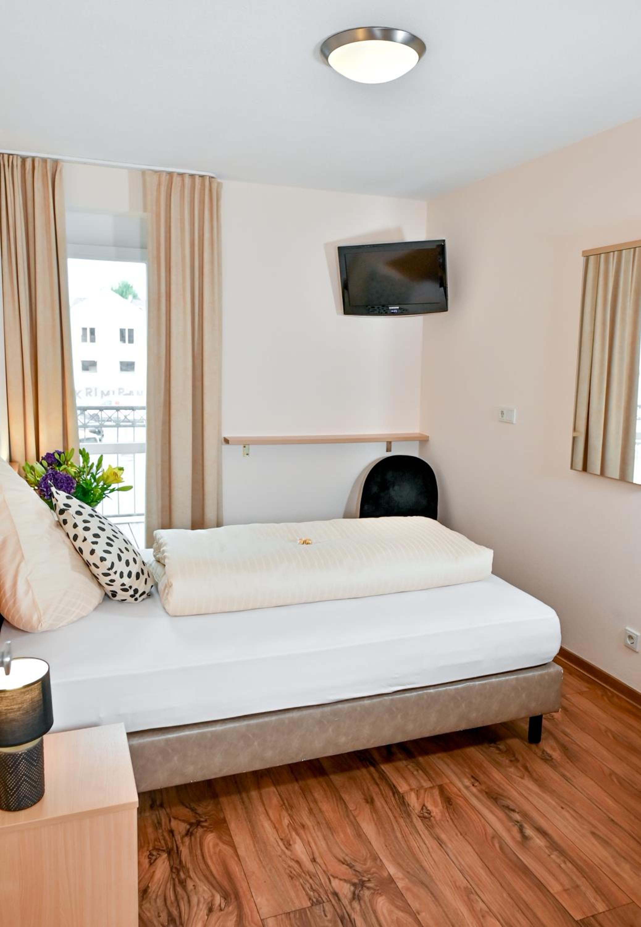 Single Room photo 3