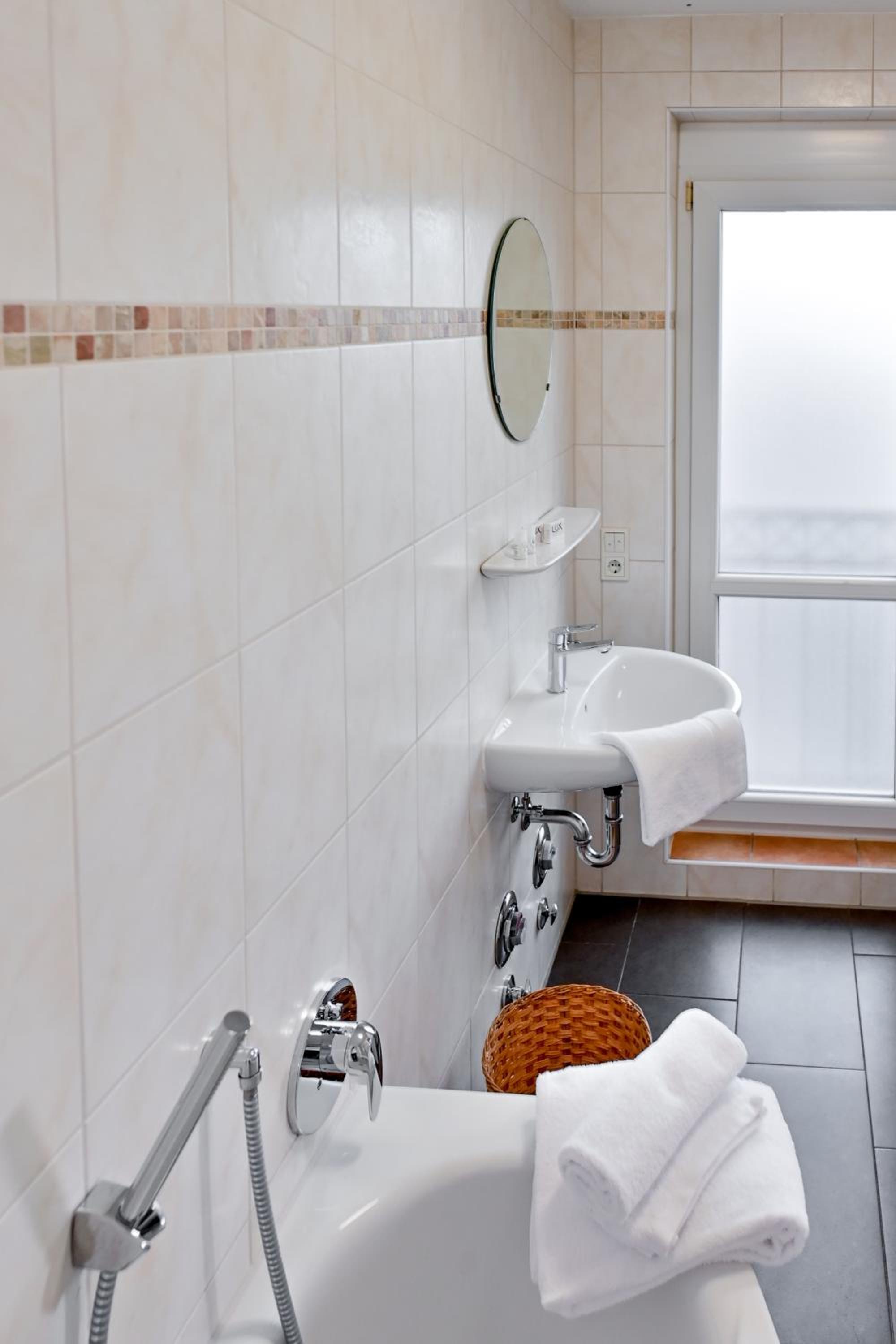 Deluxe Double Room with Bath photo 3