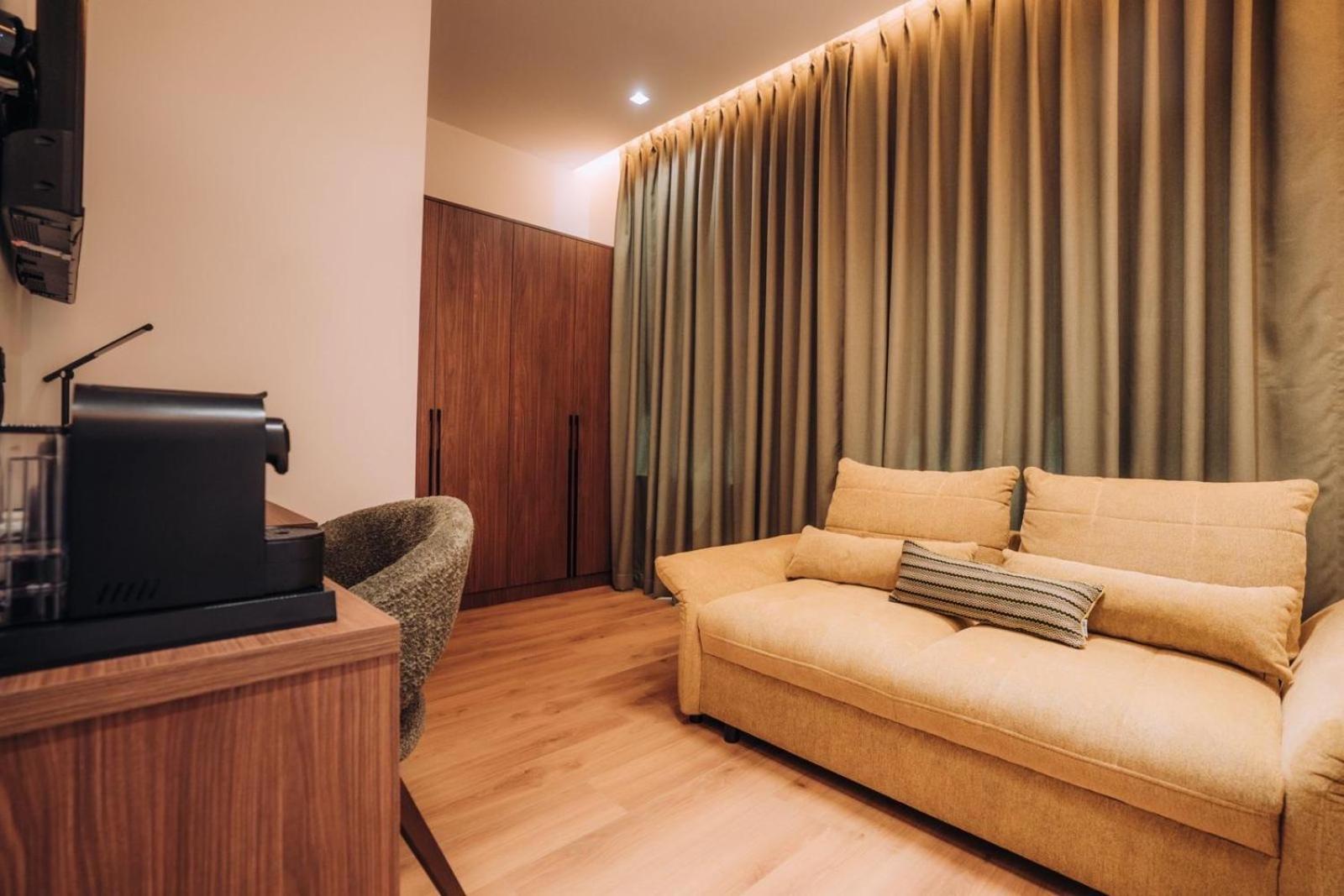 Family Room with Balcony photo 2