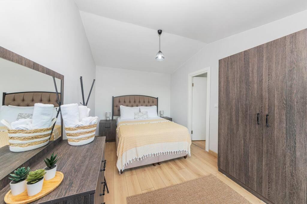 One-Bedroom Apartment photo 2