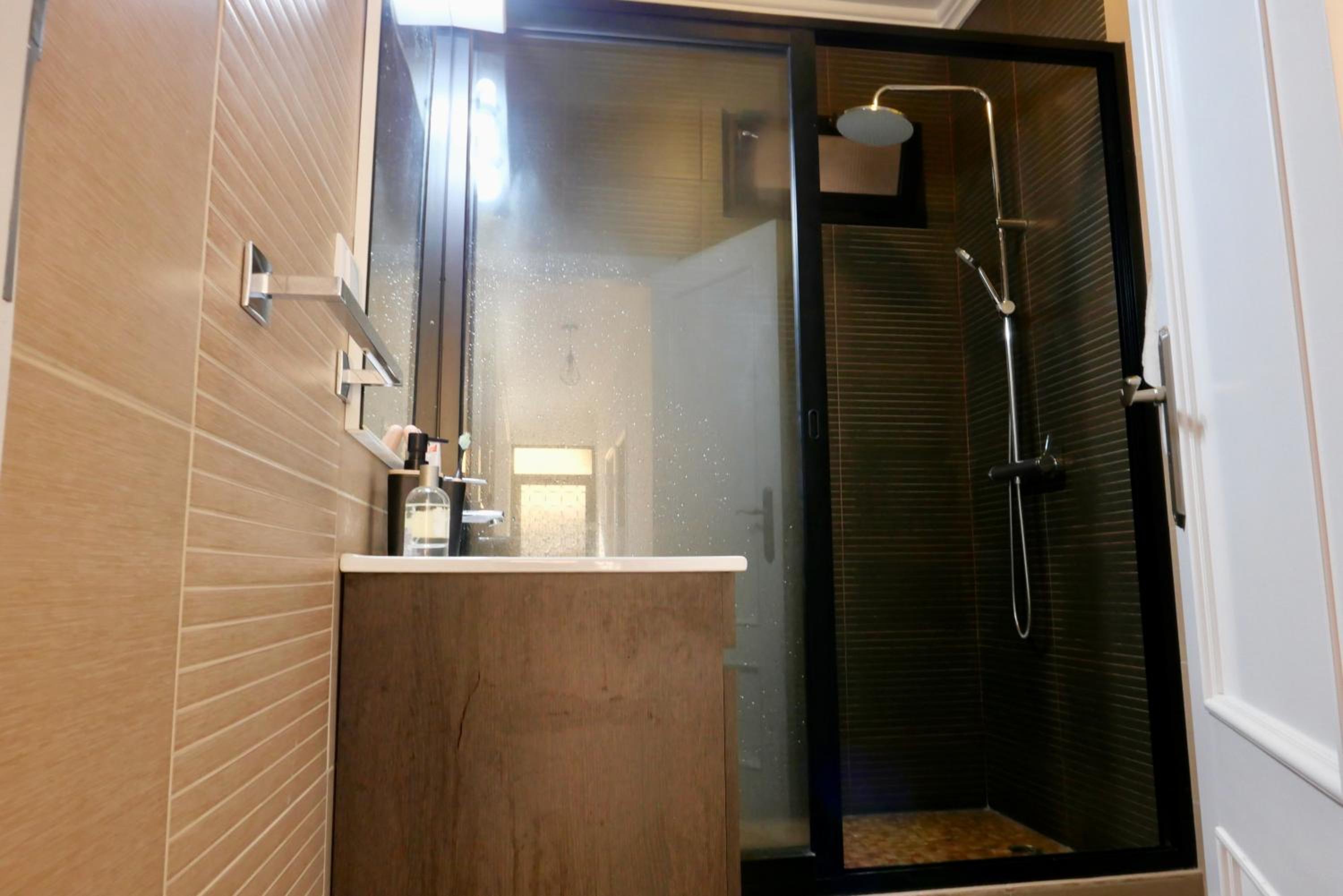 Twin Room With Shared Bathroom photo 2