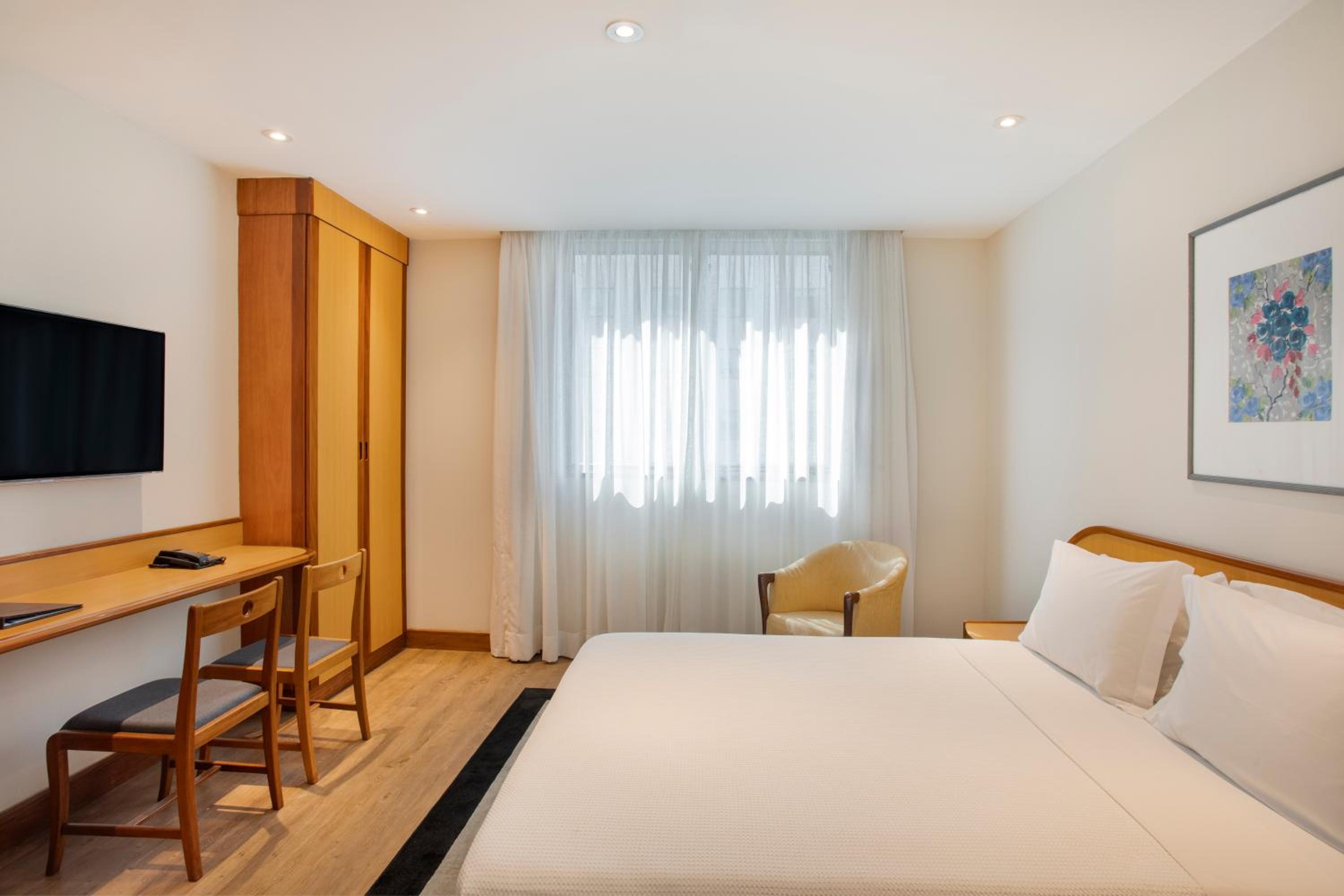 Quarto Luxo com Cama Casal e Vista da Cidade - Photo 4
