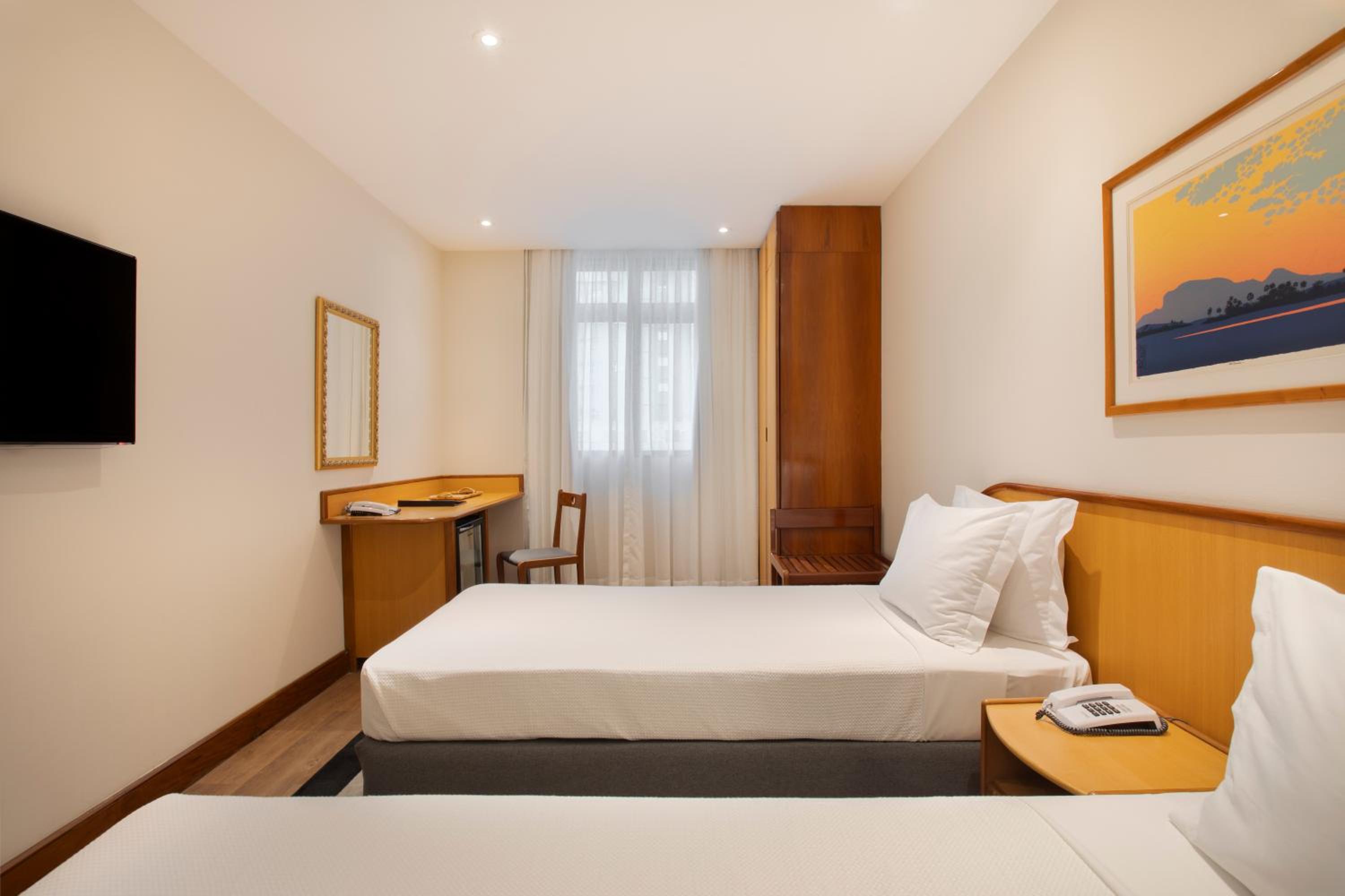 Standard Twin Room - Photo 3