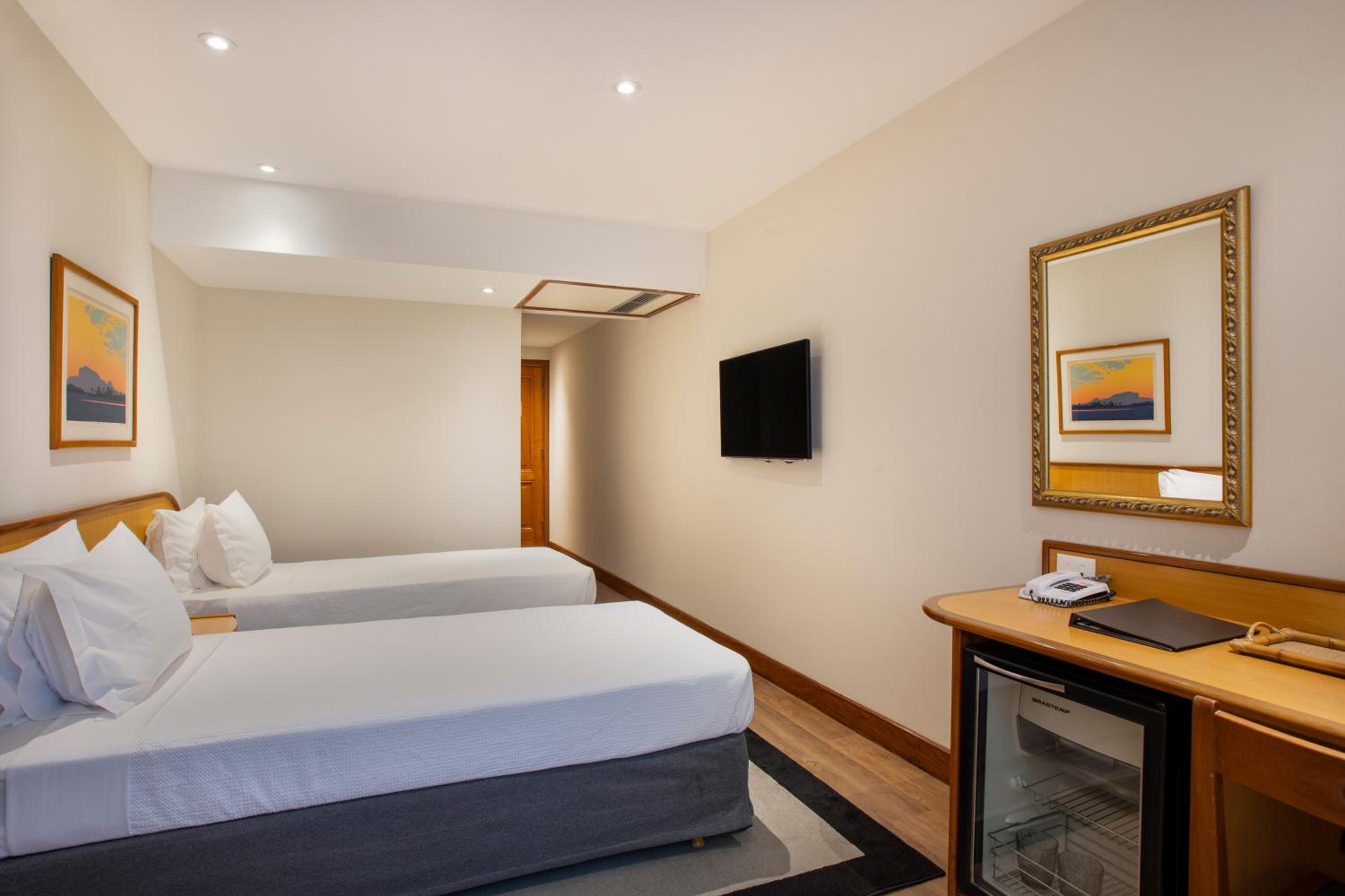 Standard Twin Room - Photo 2