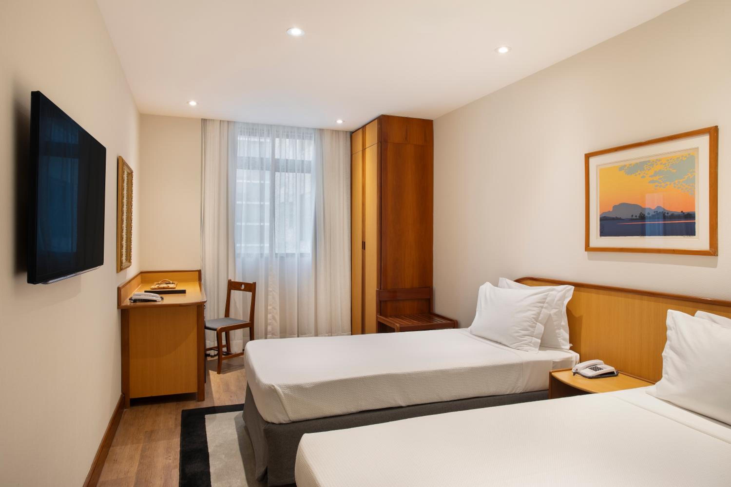 Standard Twin Room - Photo 1