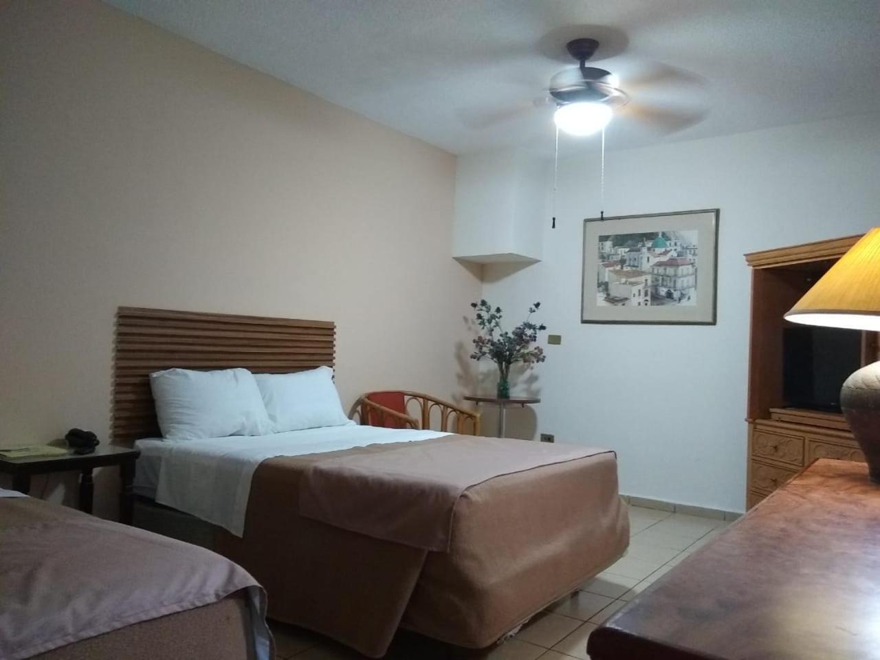 Standard Twin Room - Photo 11