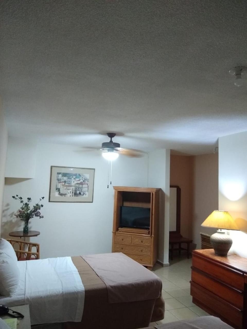 Standard Twin Room - Photo 12