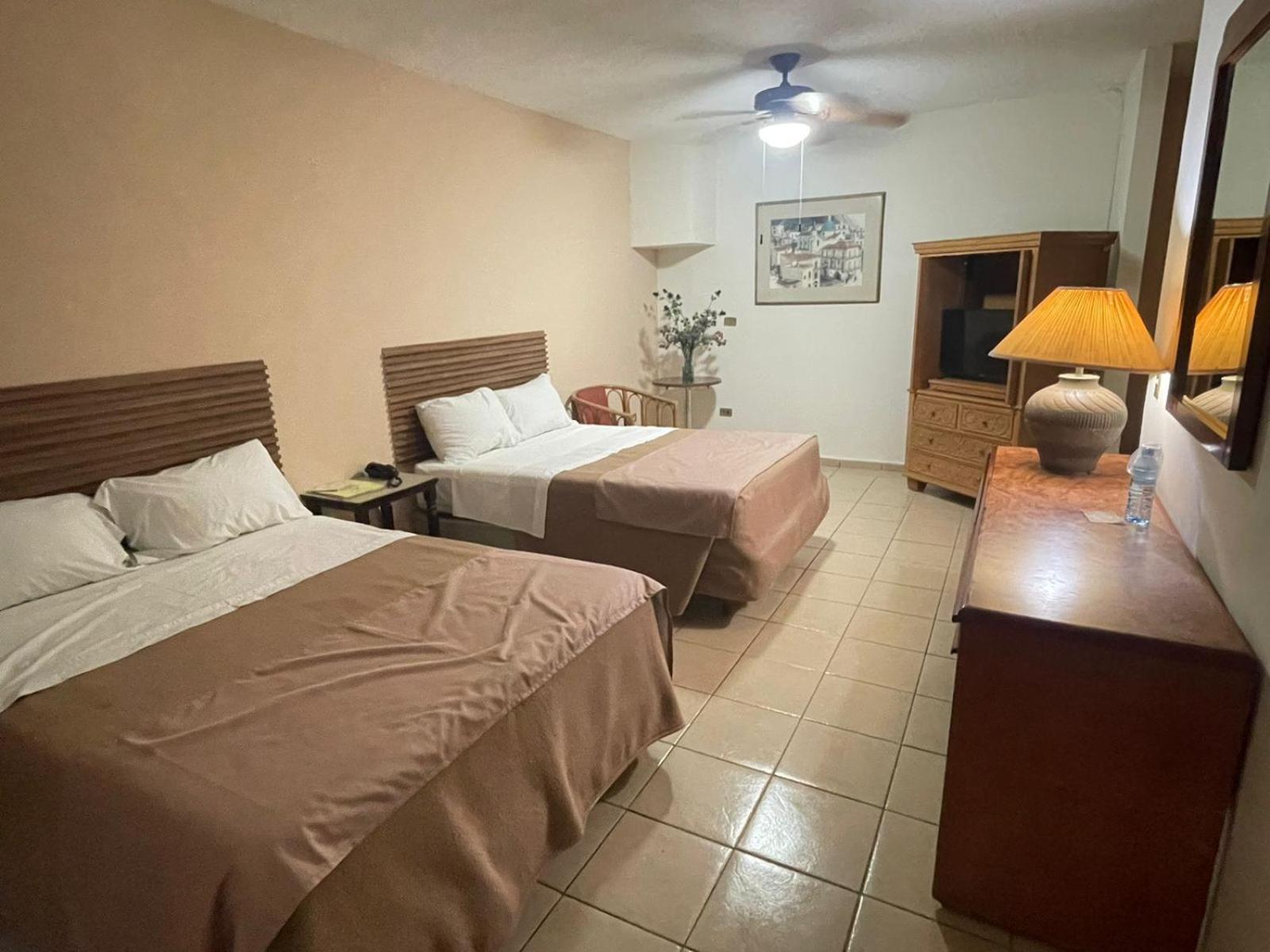 Standard Twin Room - Photo 13