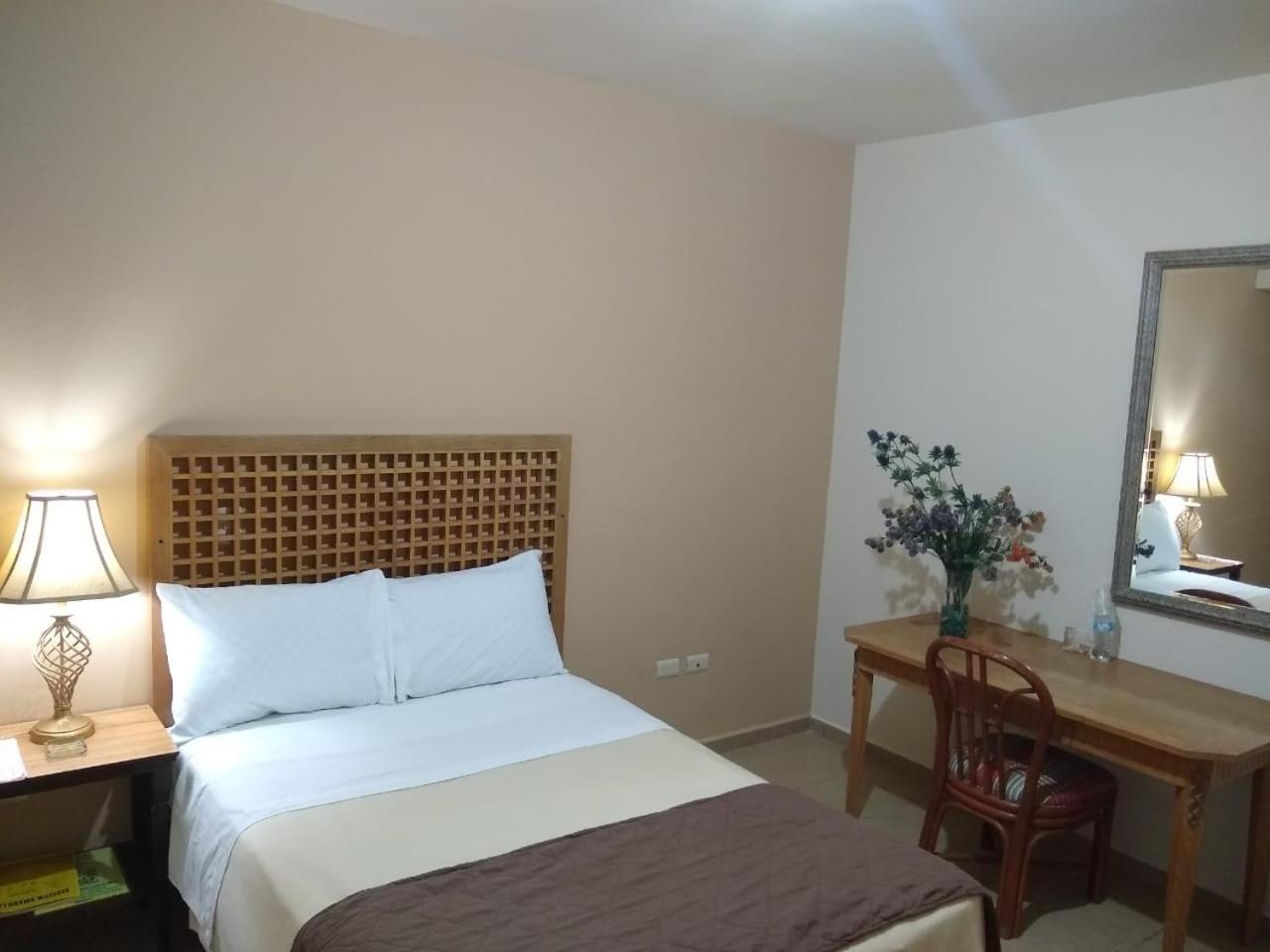 Standard Queen Room - Photo 2
