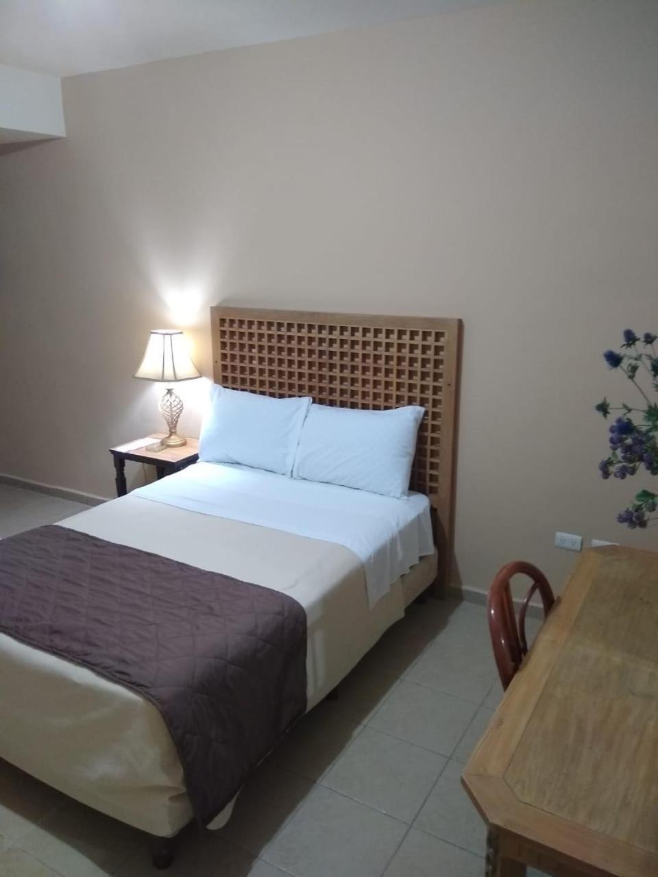 Standard Queen Room - Photo 3