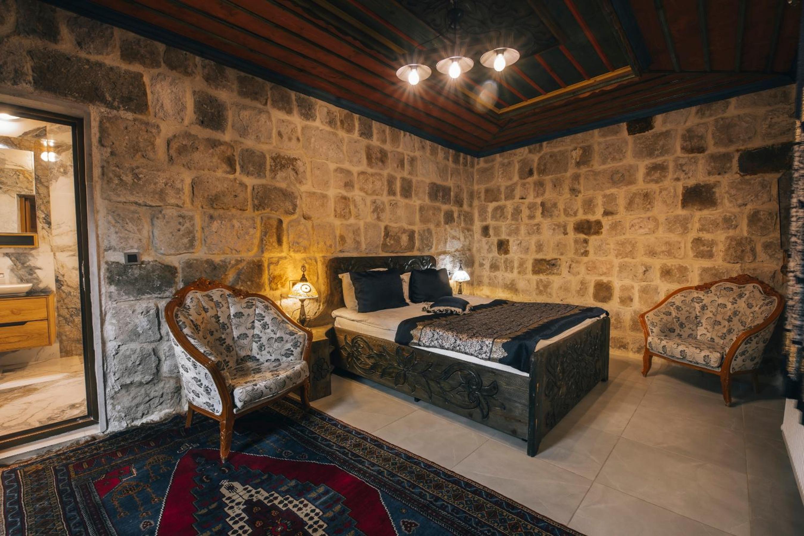Deluxe Cave Room - Photo 79