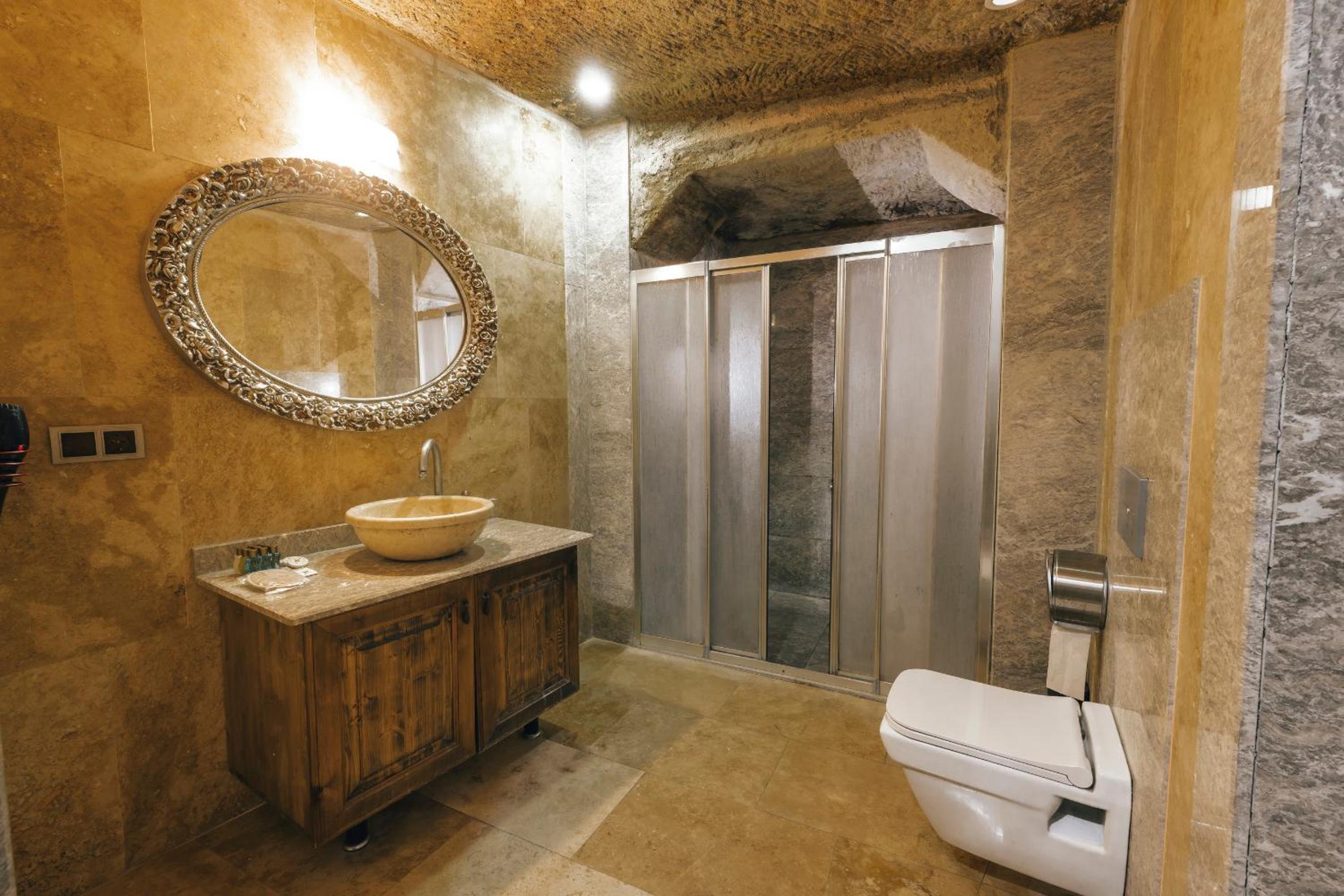 Deluxe Cave Room - Photo 32