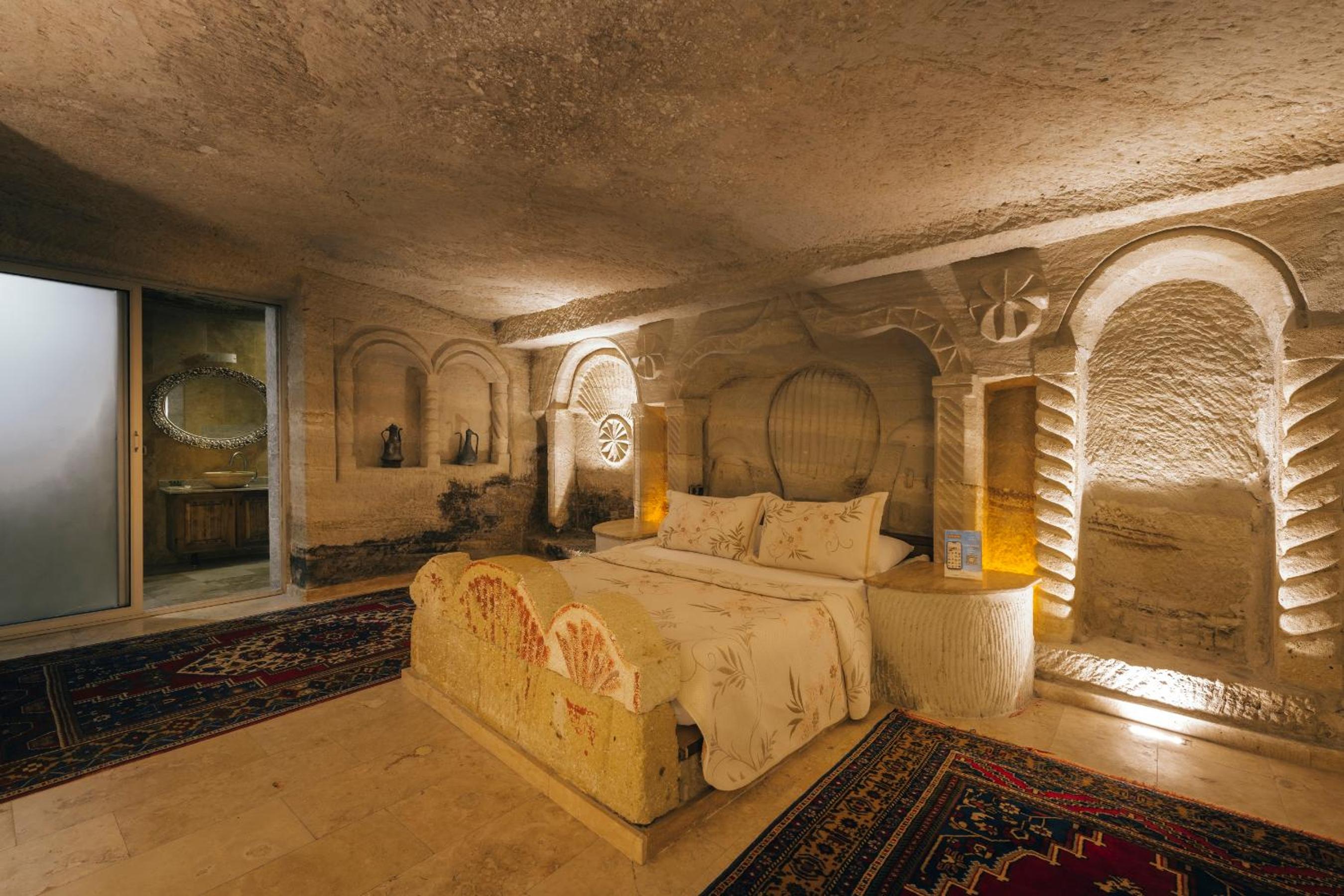 Deluxe Cave Room - Photo 33