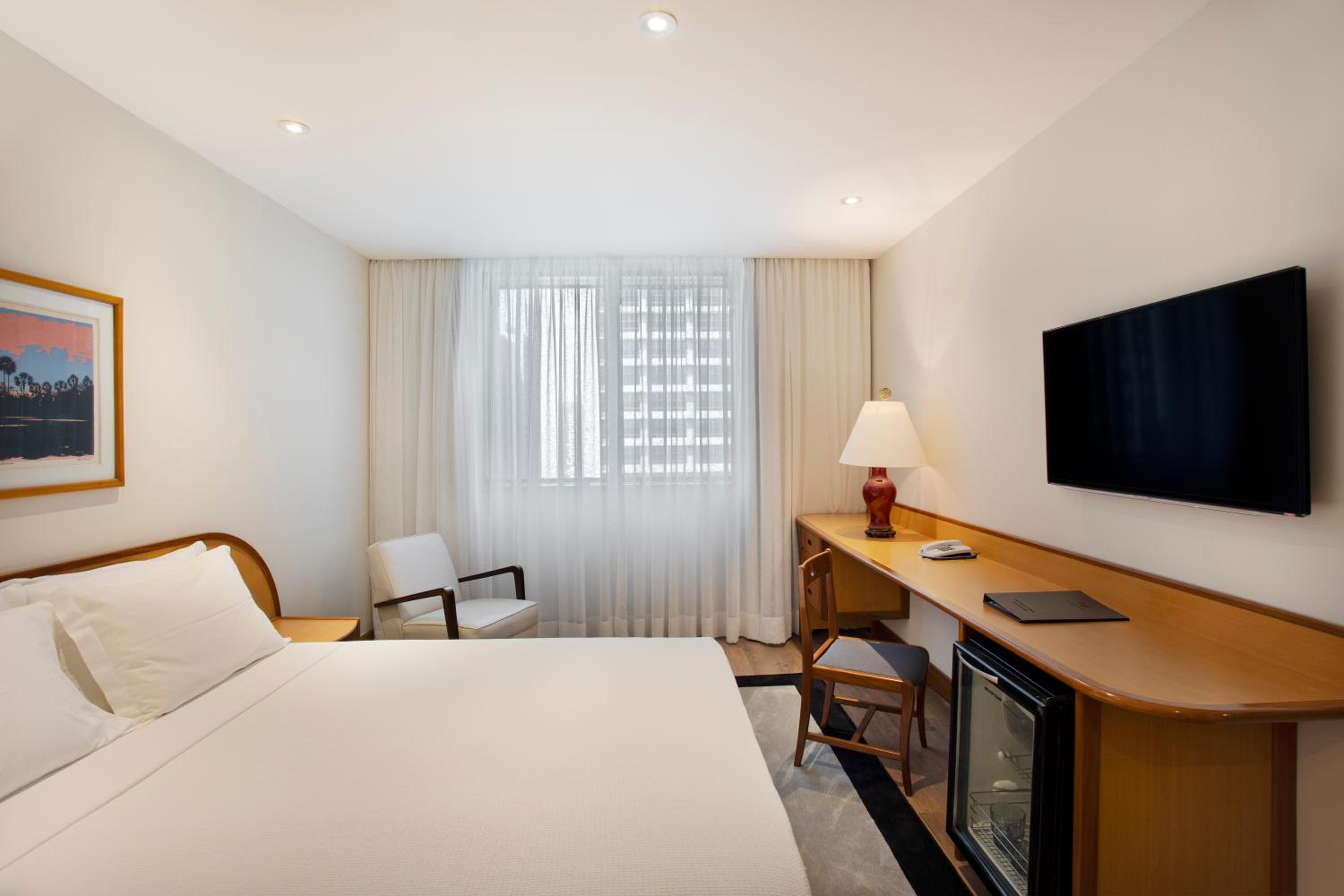 Quarto Superior Executivo com Cama Casal e Vista da Cidade thumbnail 5