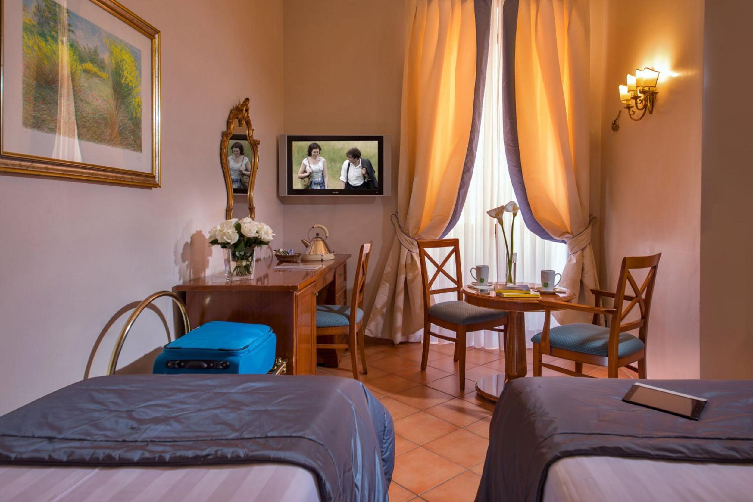 Double or Twin Room - Via dei Greci 23 thumbnail 6