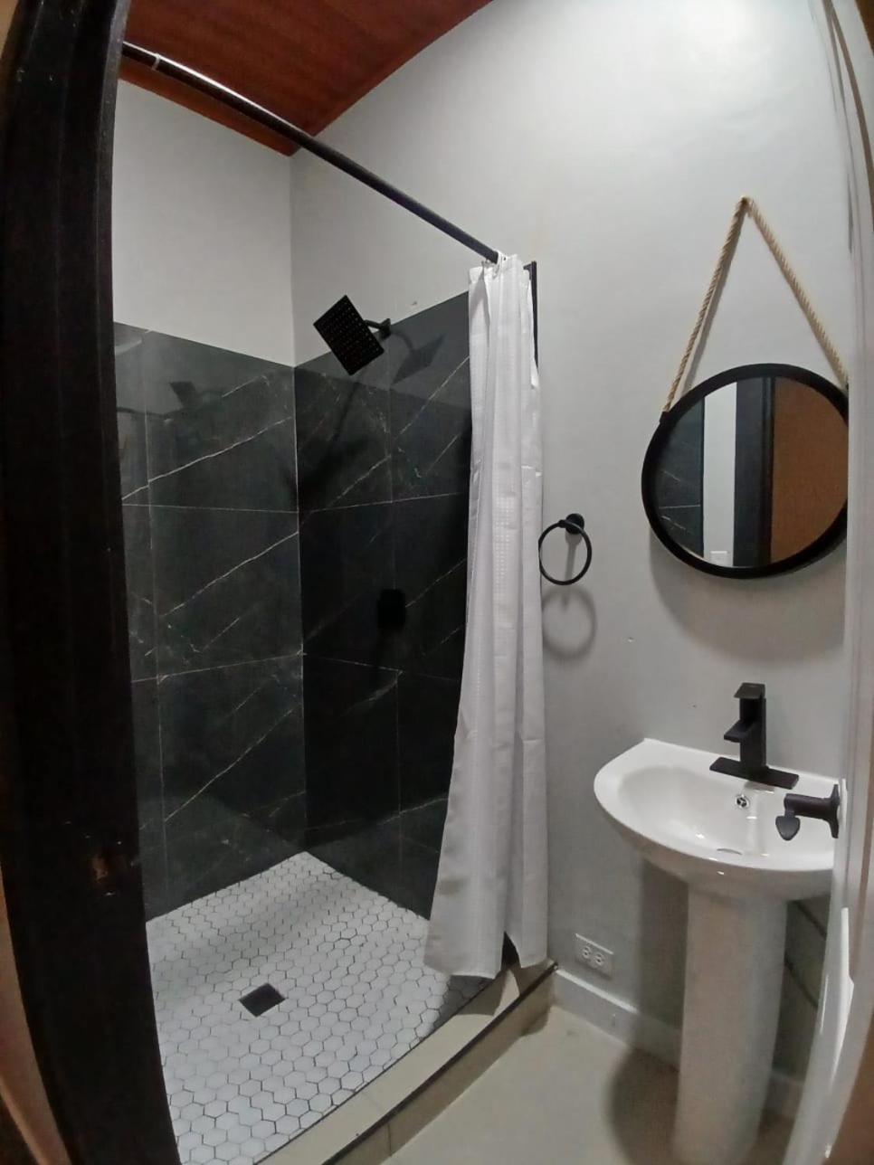 Queen Room photo 2