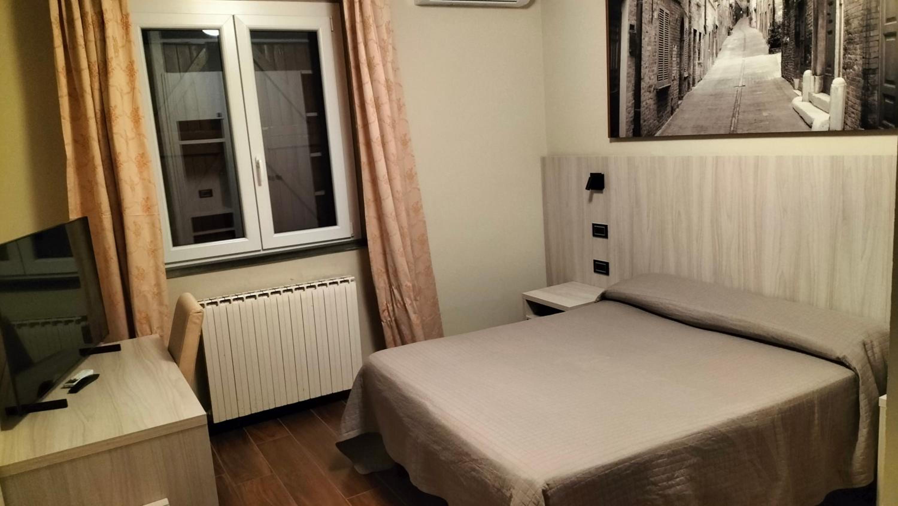 Economy Double Room - Photo 3