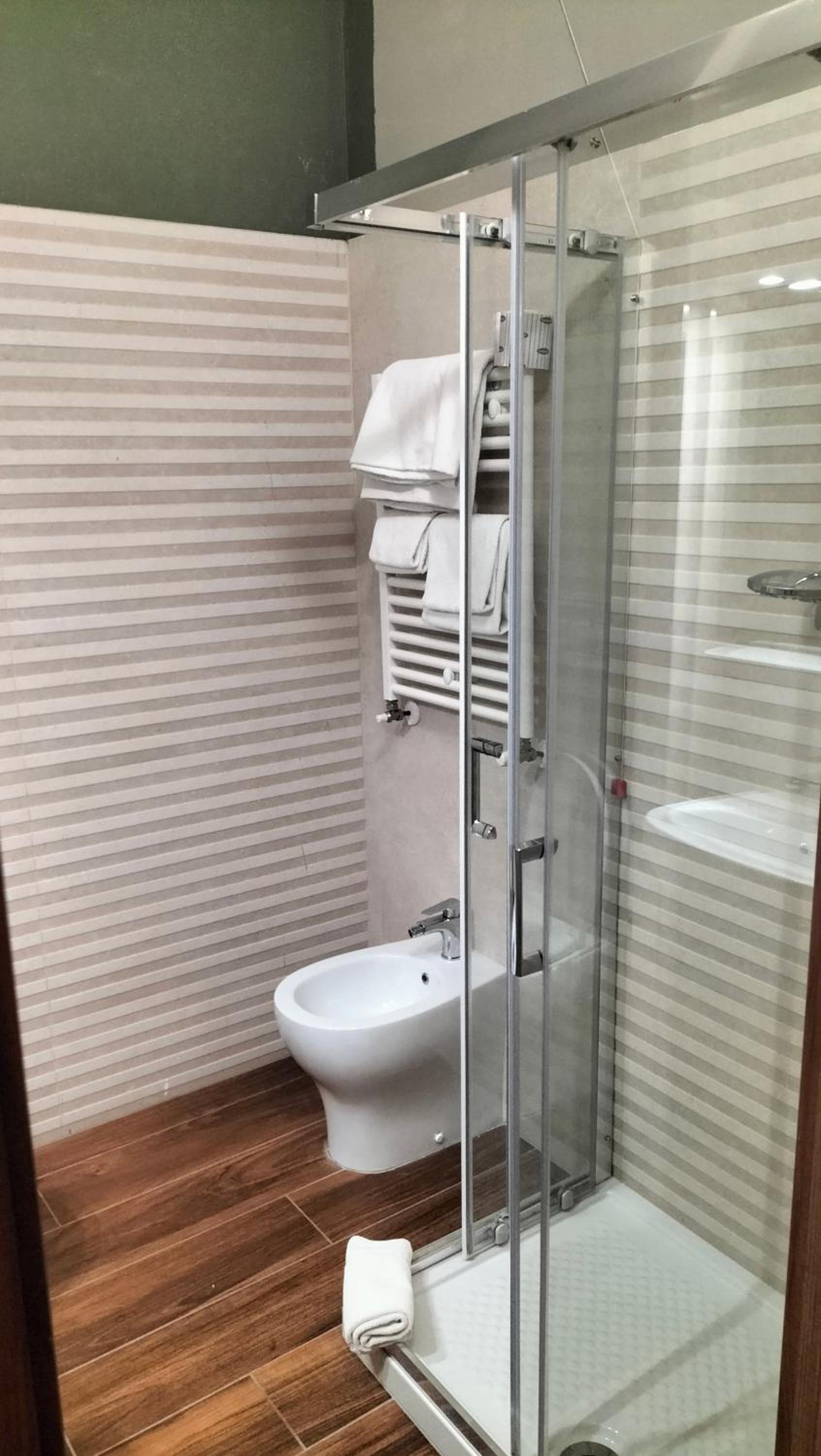 Double or Twin Room - Photo 3