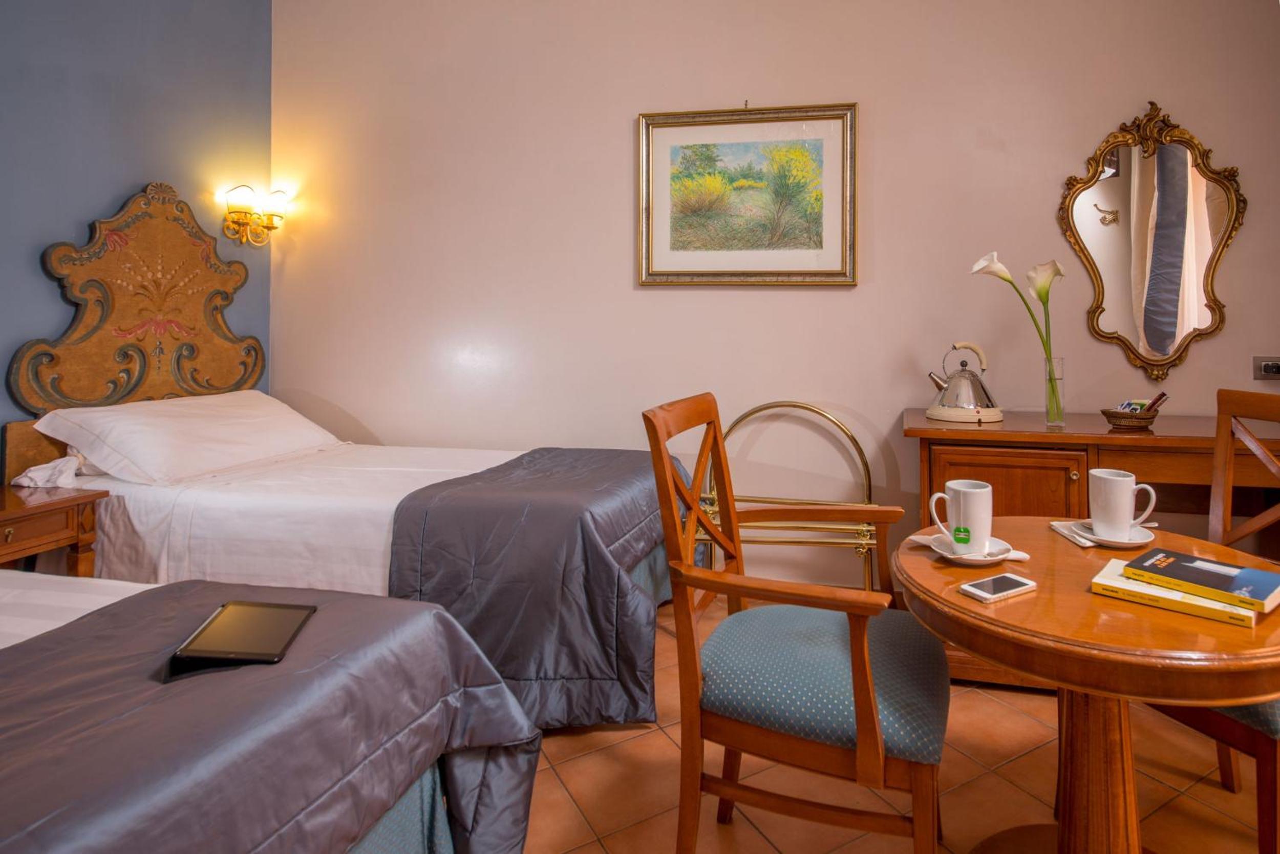 Double or Twin Room - Via dei Greci 23