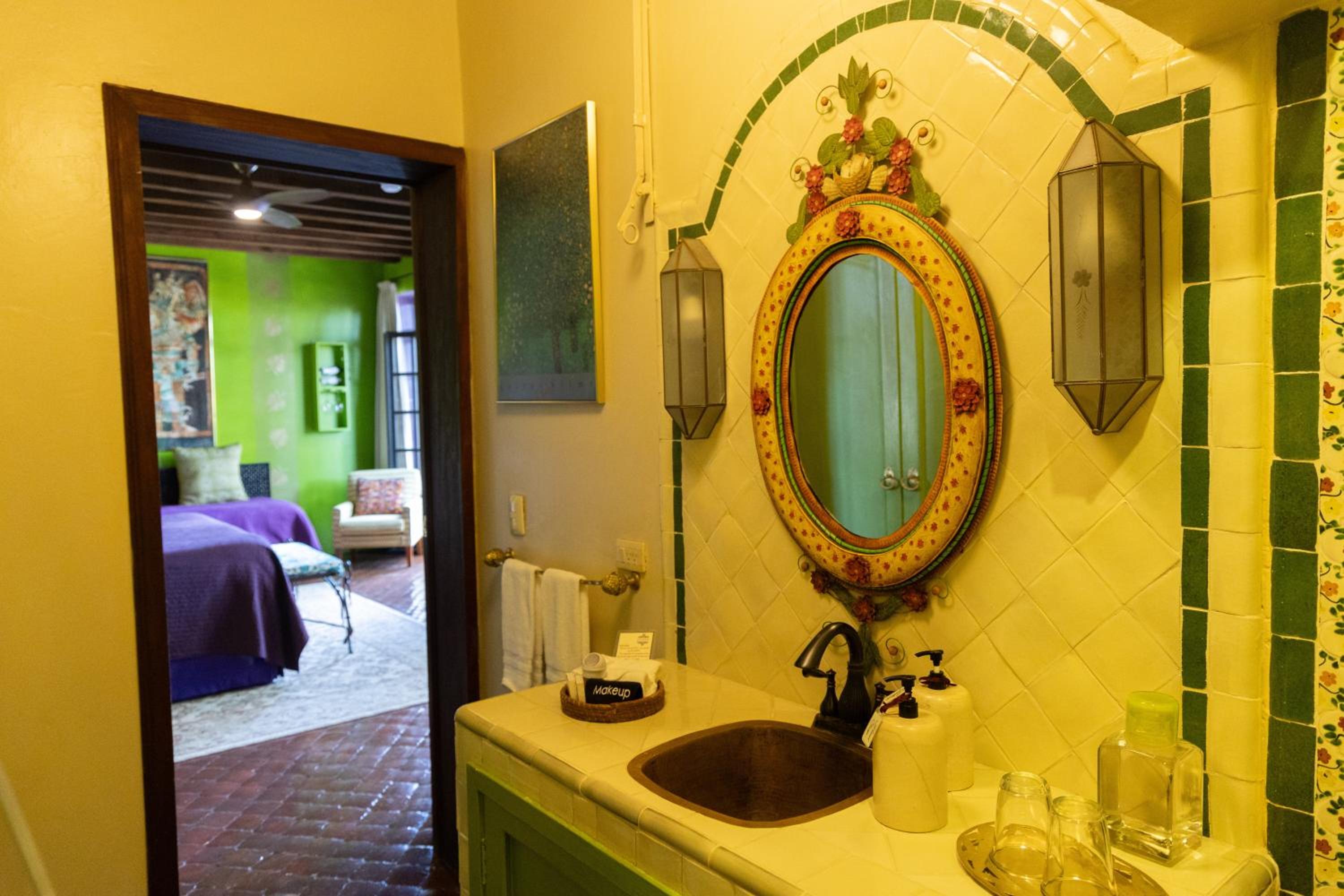 Suite - Photo 3