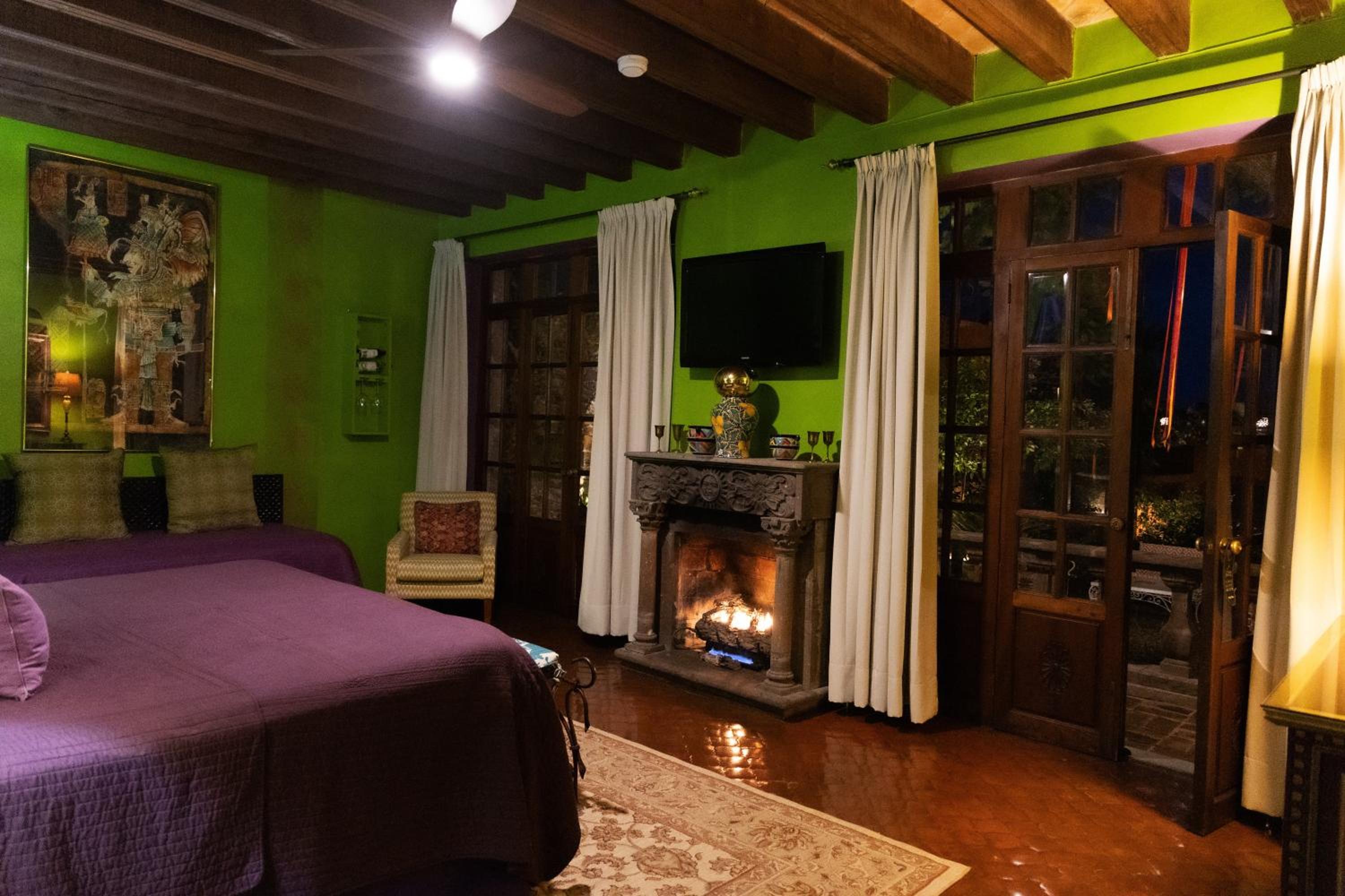 Suite - Photo 5