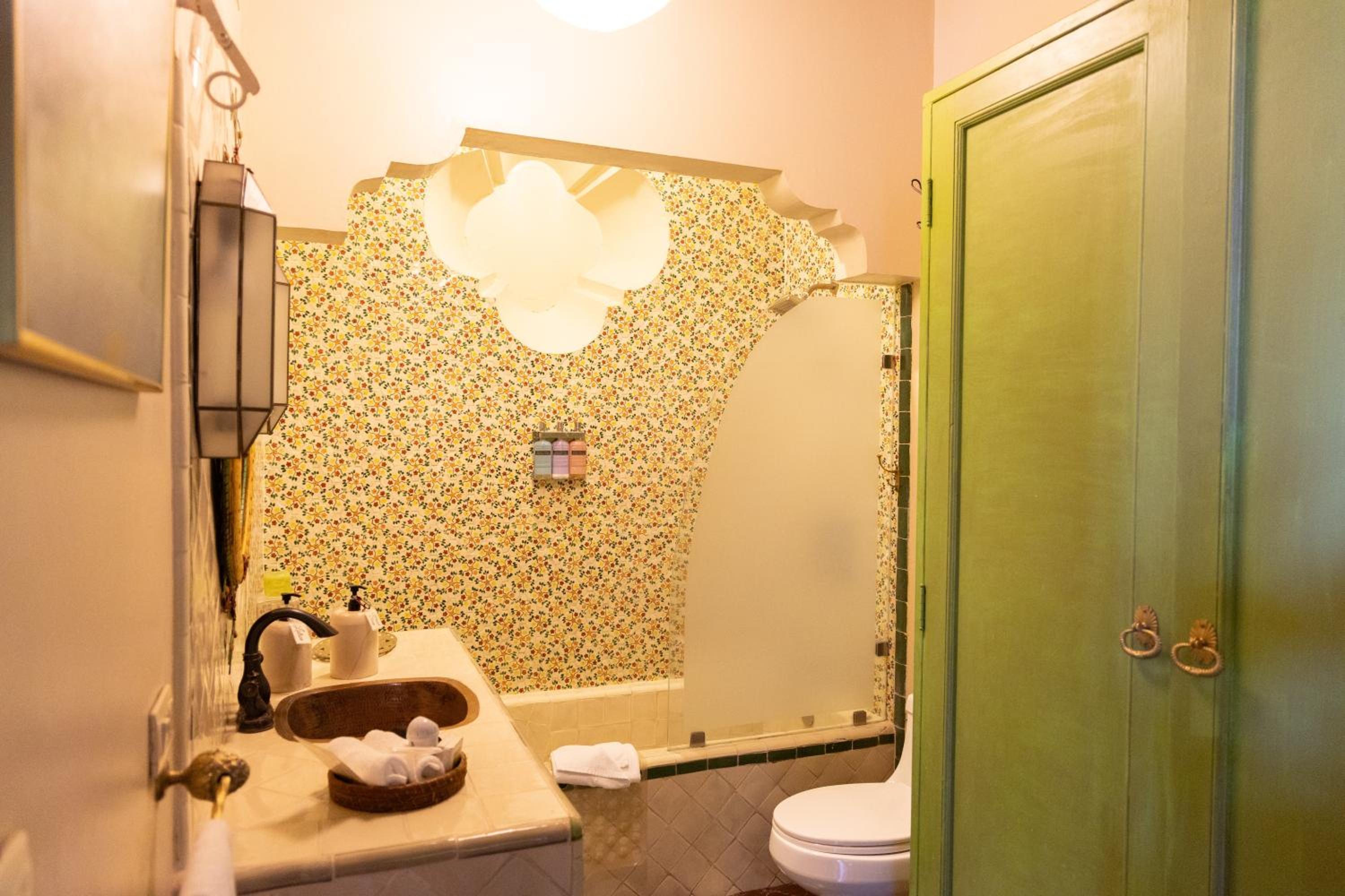 Suite - Photo 2