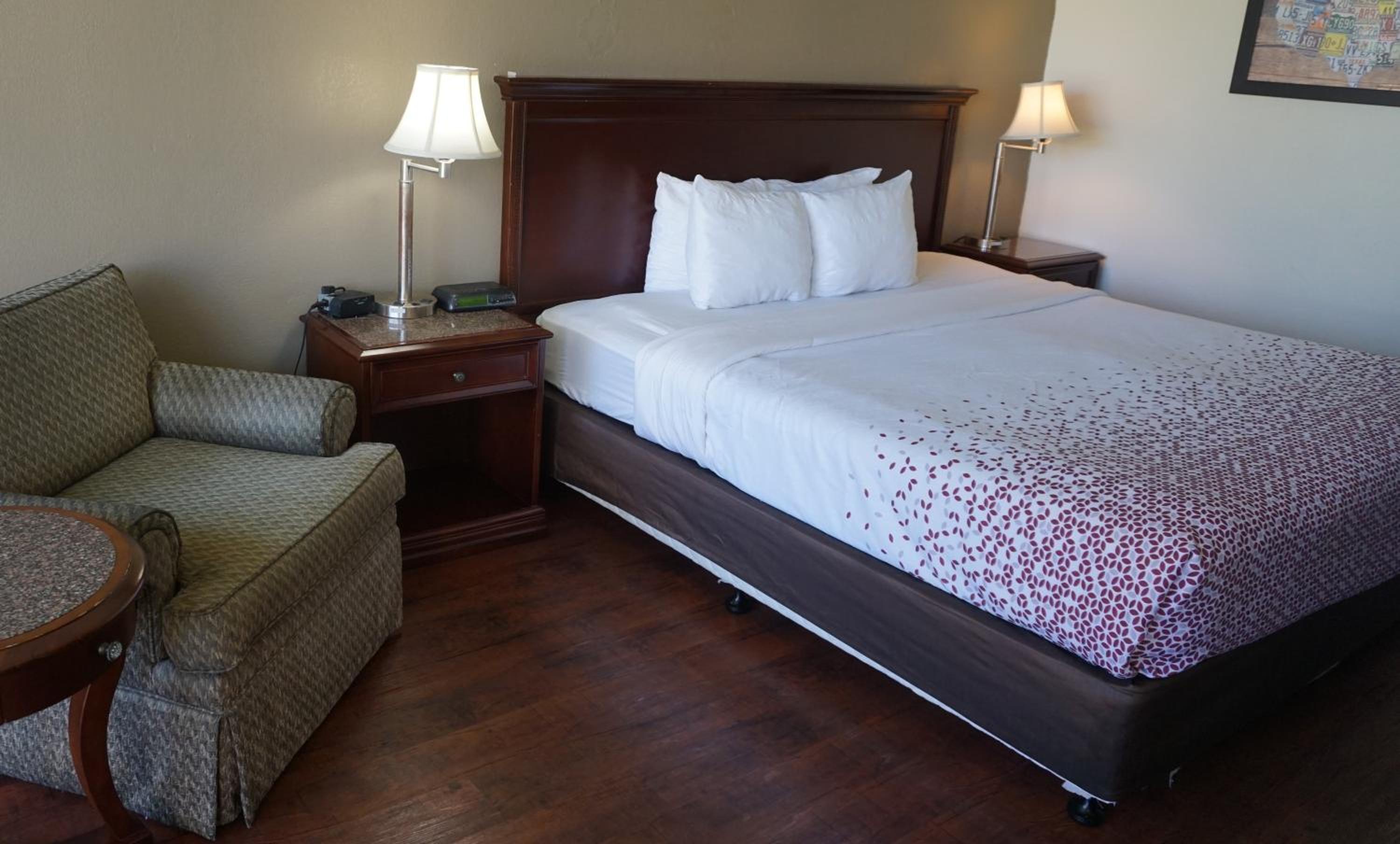 Standard King Room photo 2