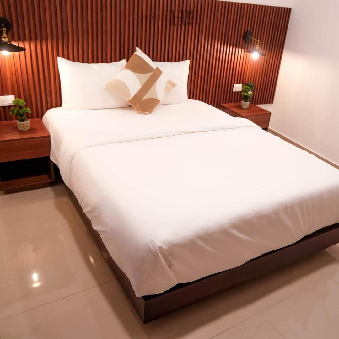 Deluxe King Room photo 2