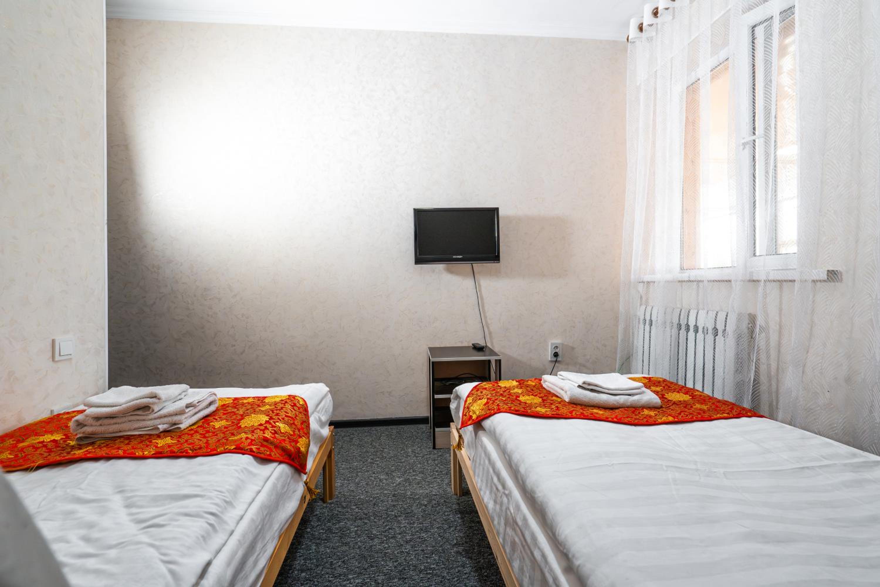 Twin Room With Private Bathroom photo 1