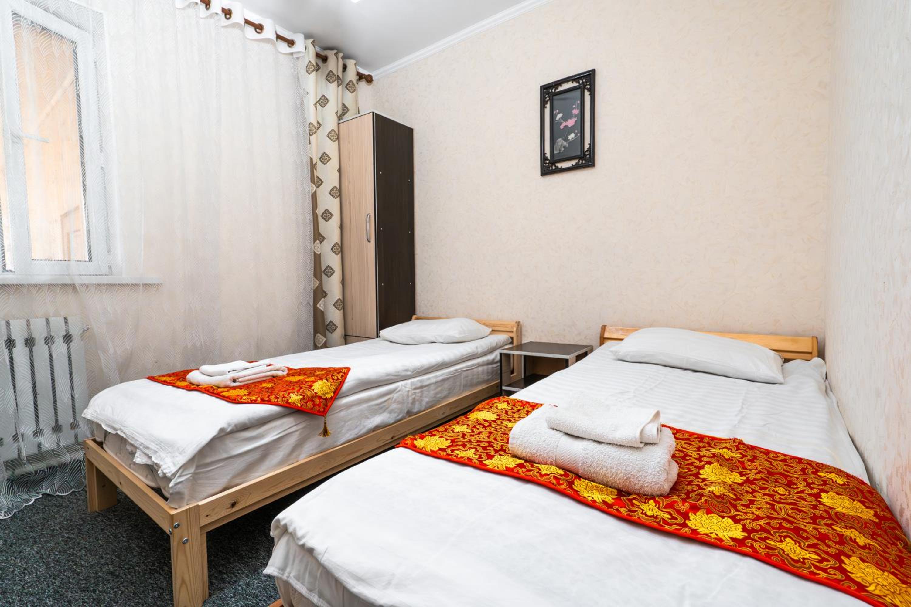 Twin Room With Private Bathroom photo 2