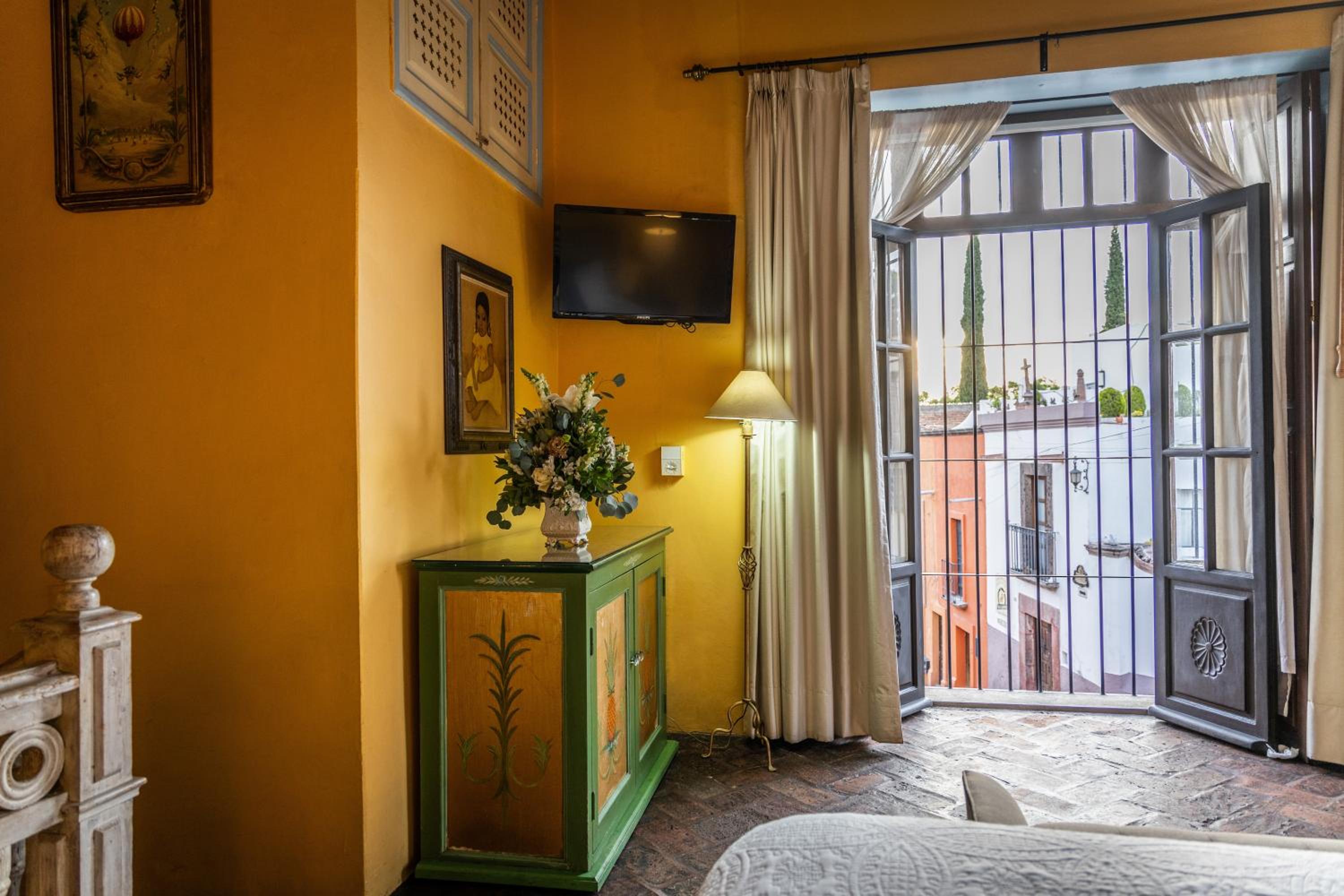 Double or Twin Room - Photo 6