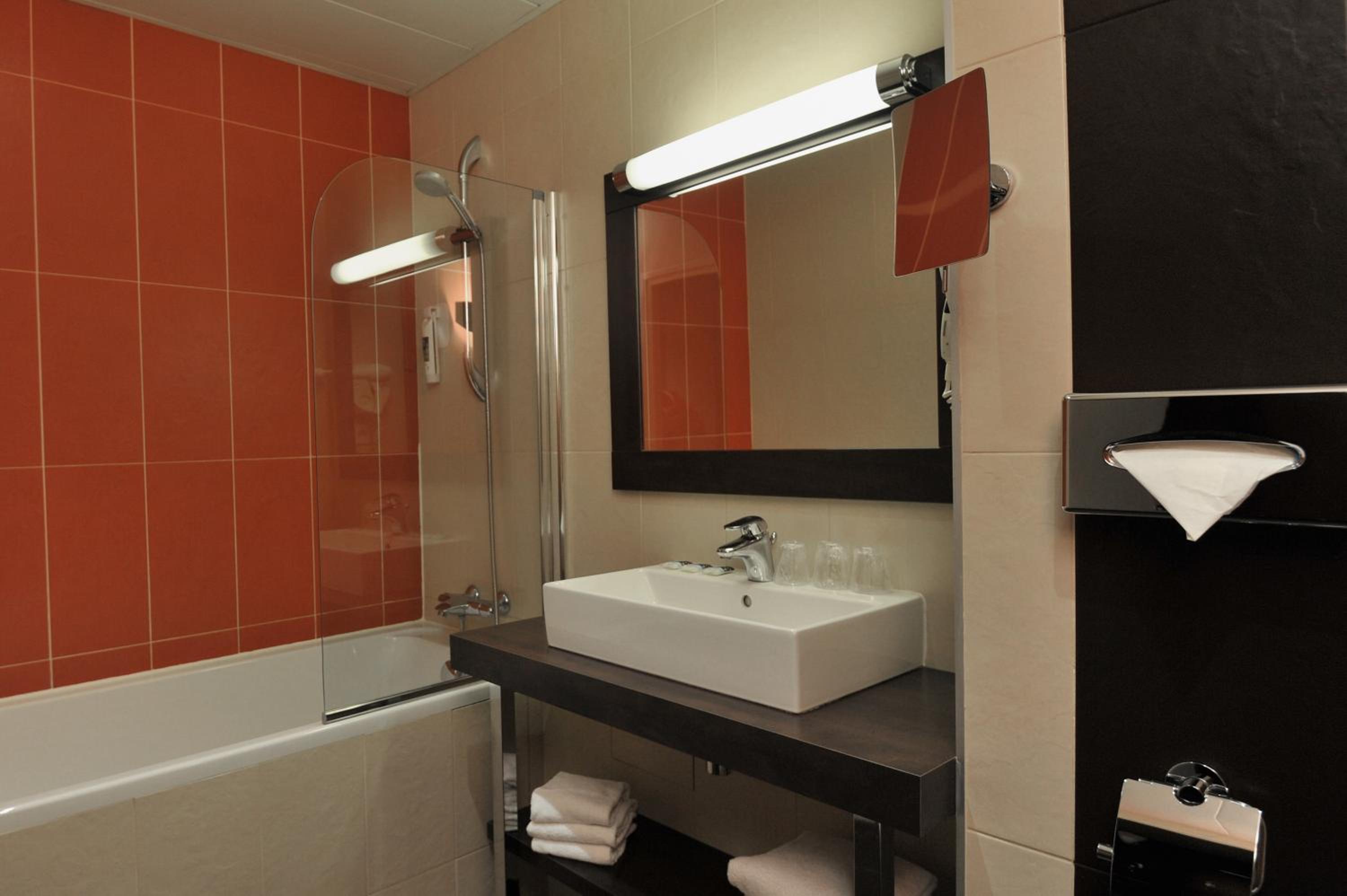Standard Twin Room - Photo 4