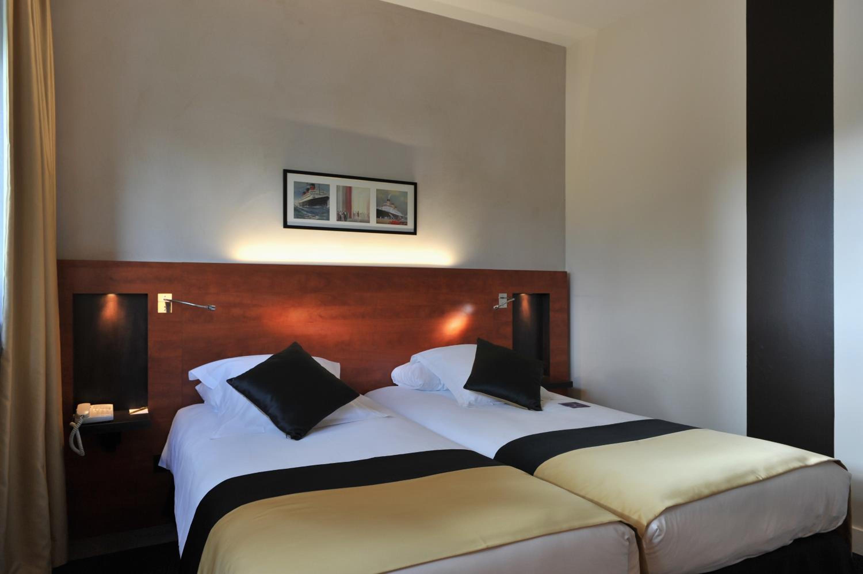 Standard Twin Room - Photo 1