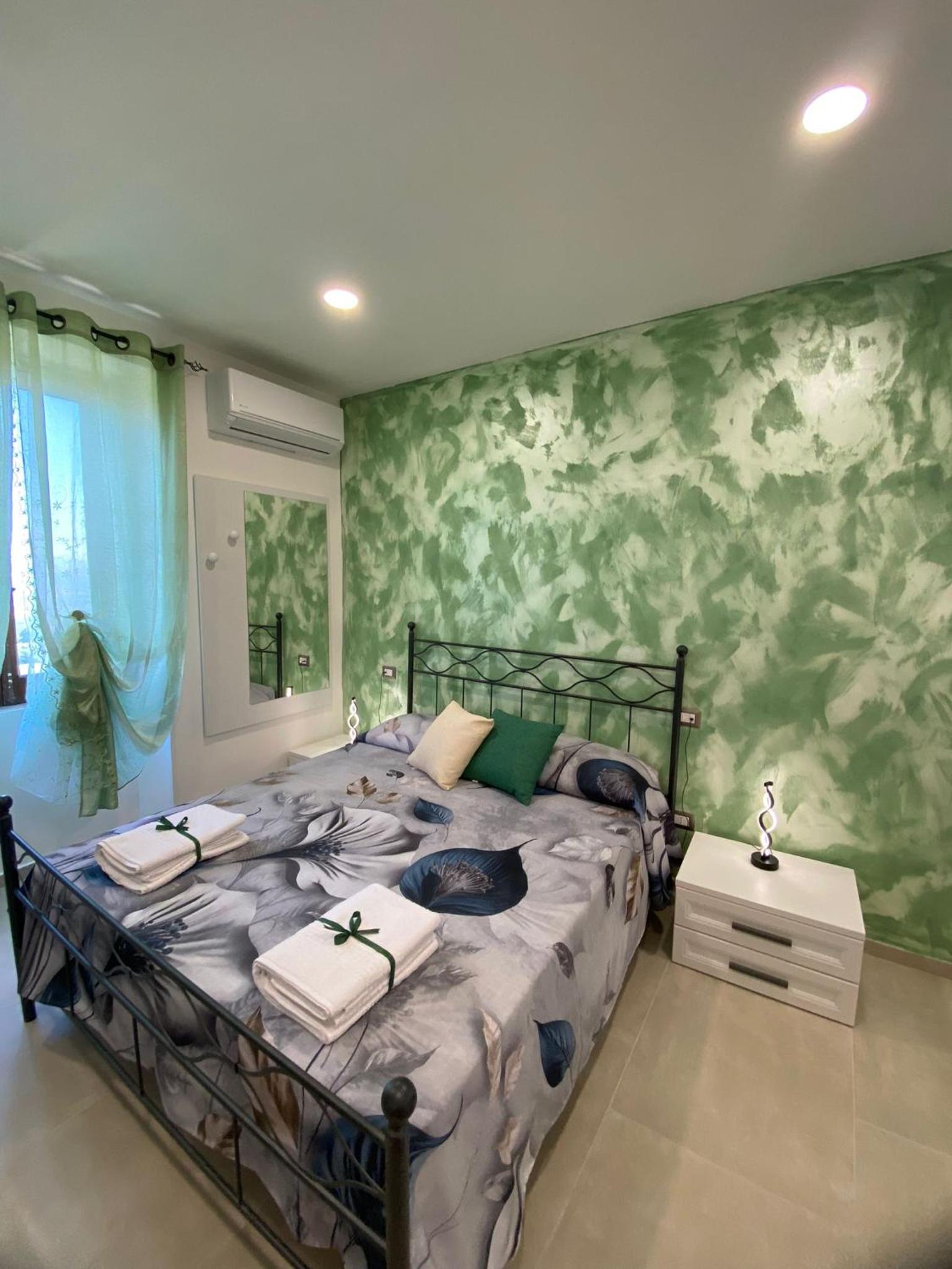 Large Double Room photo 1